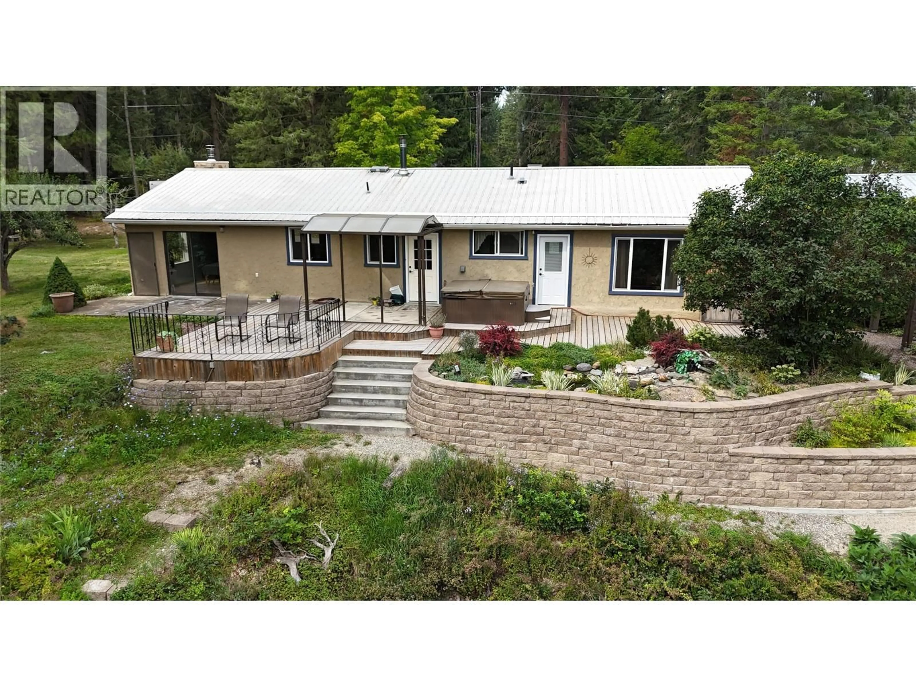 A pic from outside/outdoor area/front of a property/back of a property/a pic from drone, unknown for 1058 SINCLAIR ROAD, Lister British Columbia V0B1G2