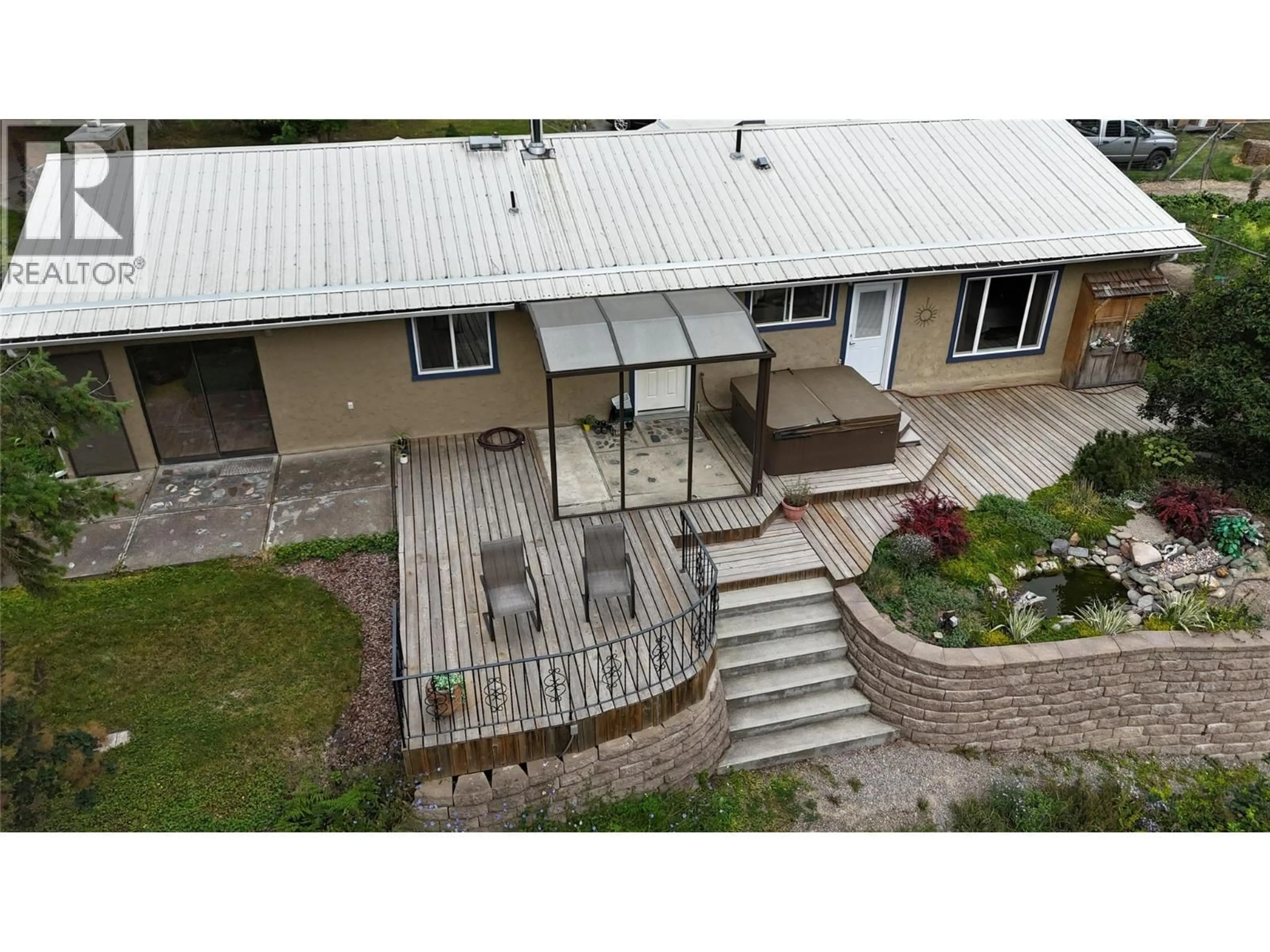 A pic from outside/outdoor area/front of a property/back of a property/a pic from drone, unknown for 1058 SINCLAIR ROAD, Lister British Columbia V0B1G2