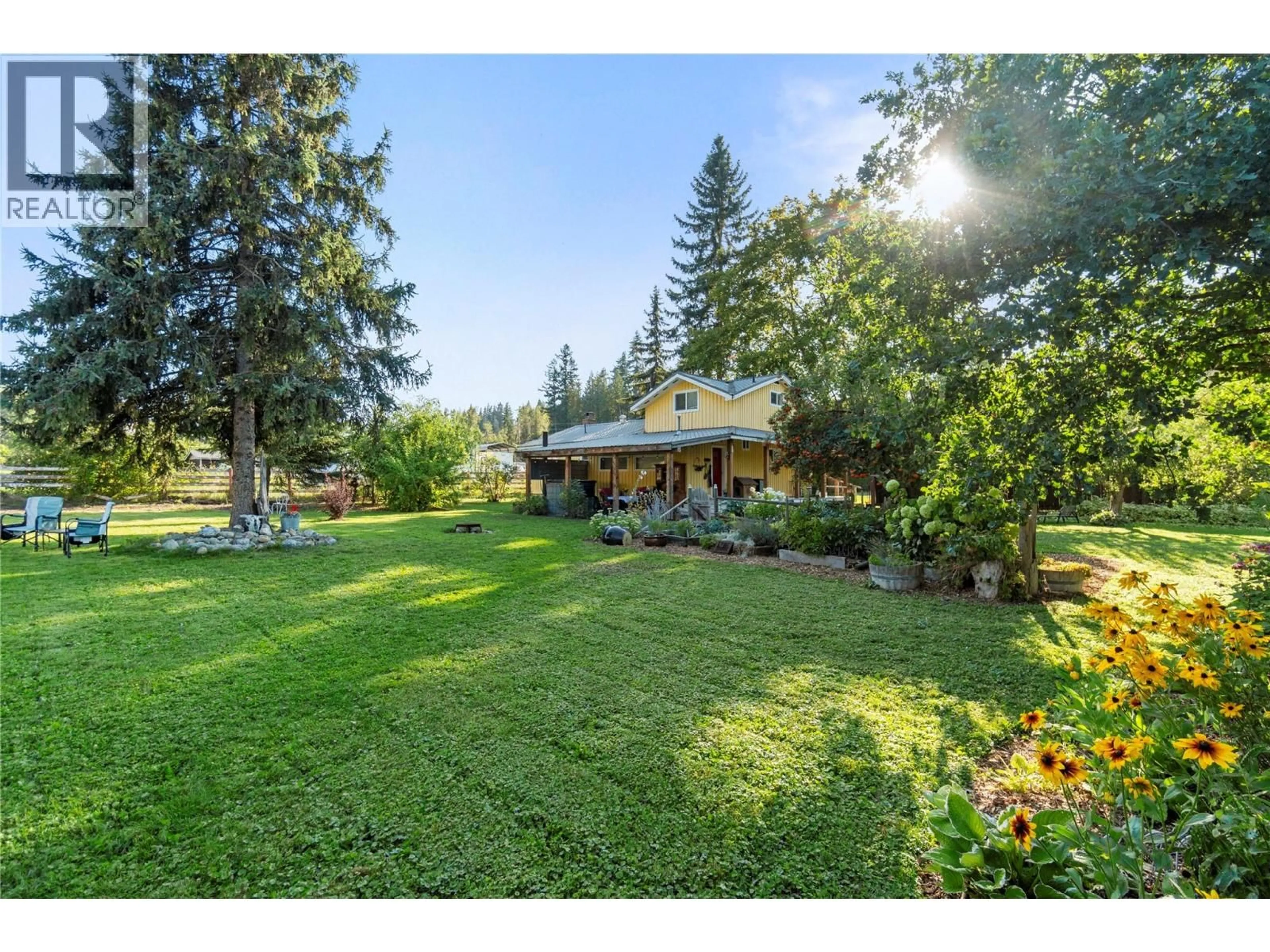 A pic from outside/outdoor area/front of a property/back of a property/a pic from drone, unknown for 3590 50 STREET NORTHEAST, Salmon Arm British Columbia V1E1Y5