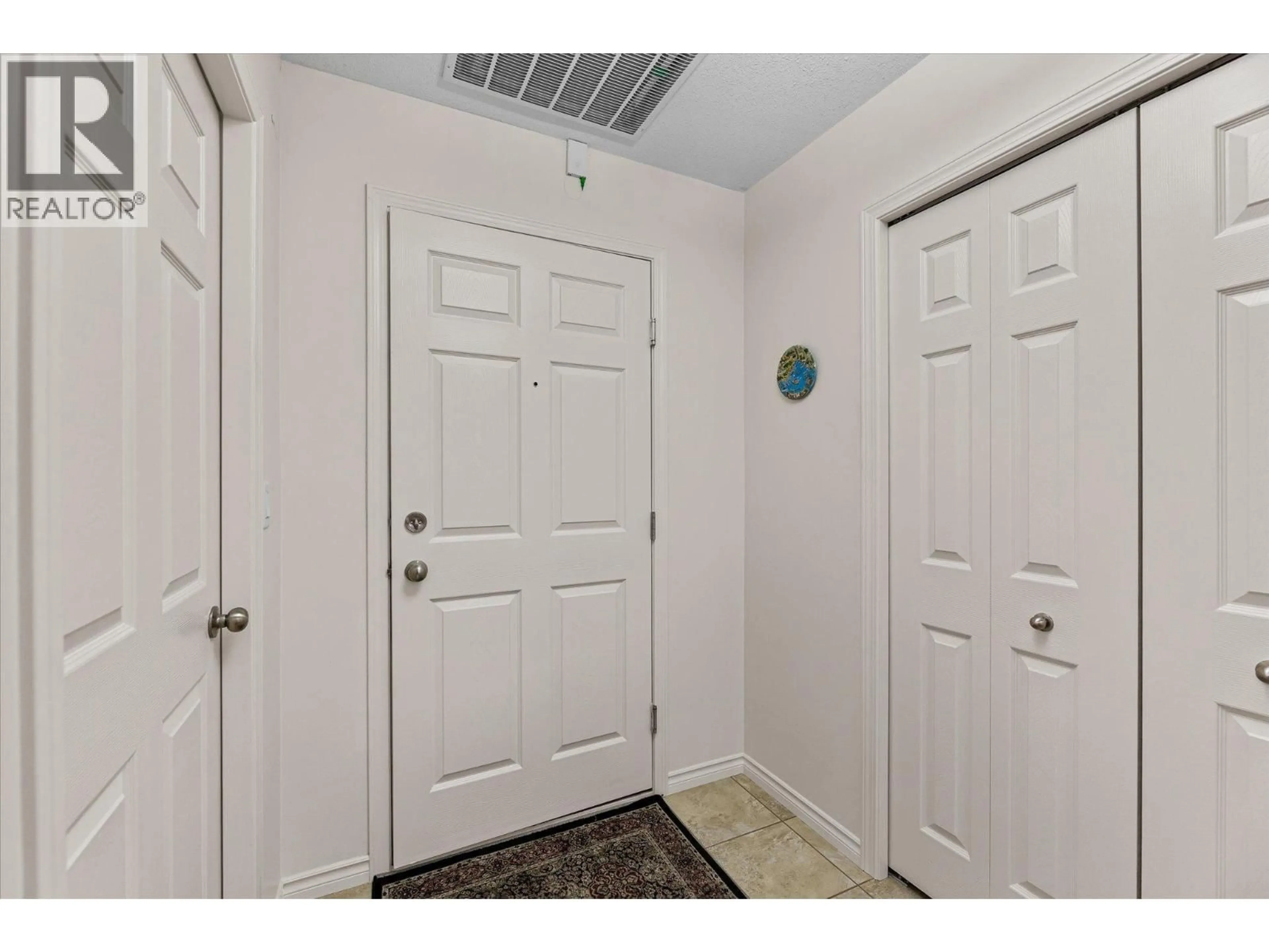 Indoor entryway for 601 - 1967 UNDERHILL STREET, Kelowna British Columbia V1X8C9