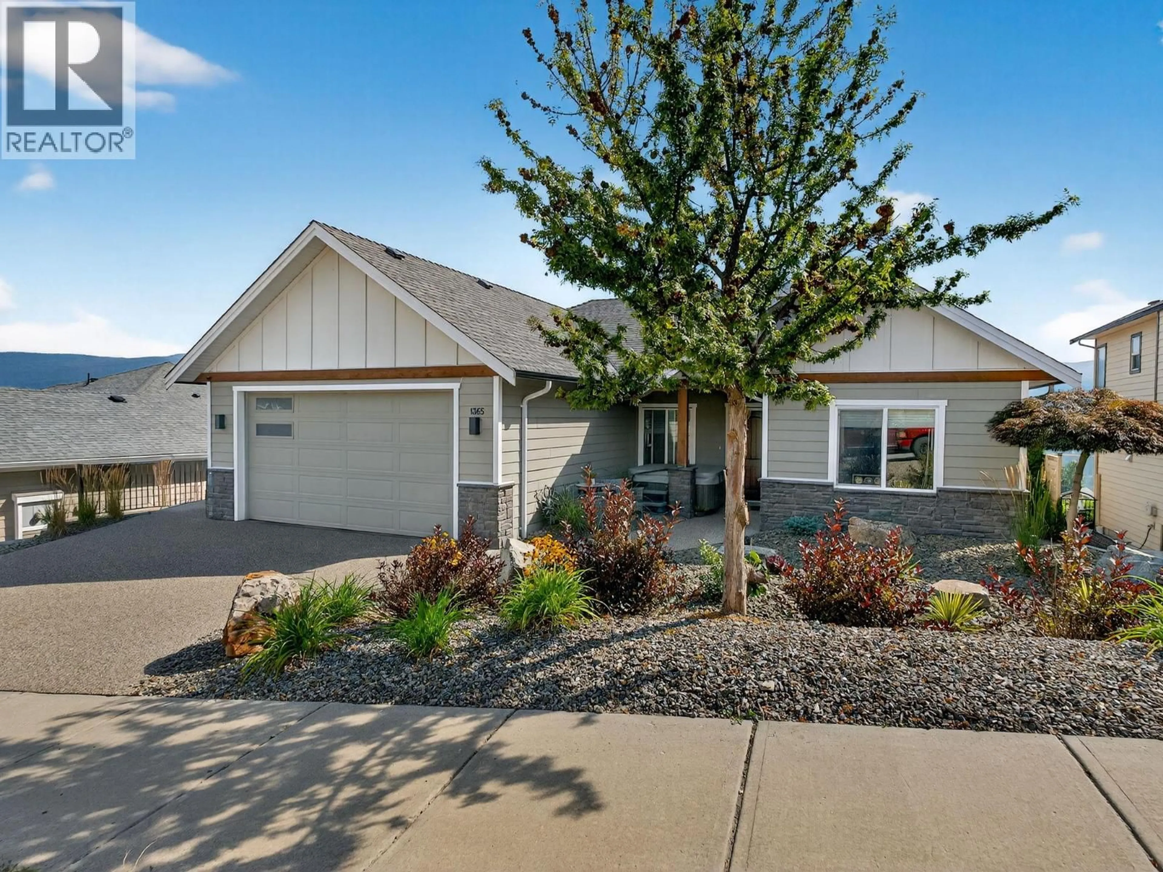 Home with vinyl exterior material, street for 1365 NISHI COURT, Kelowna British Columbia V1P1S2