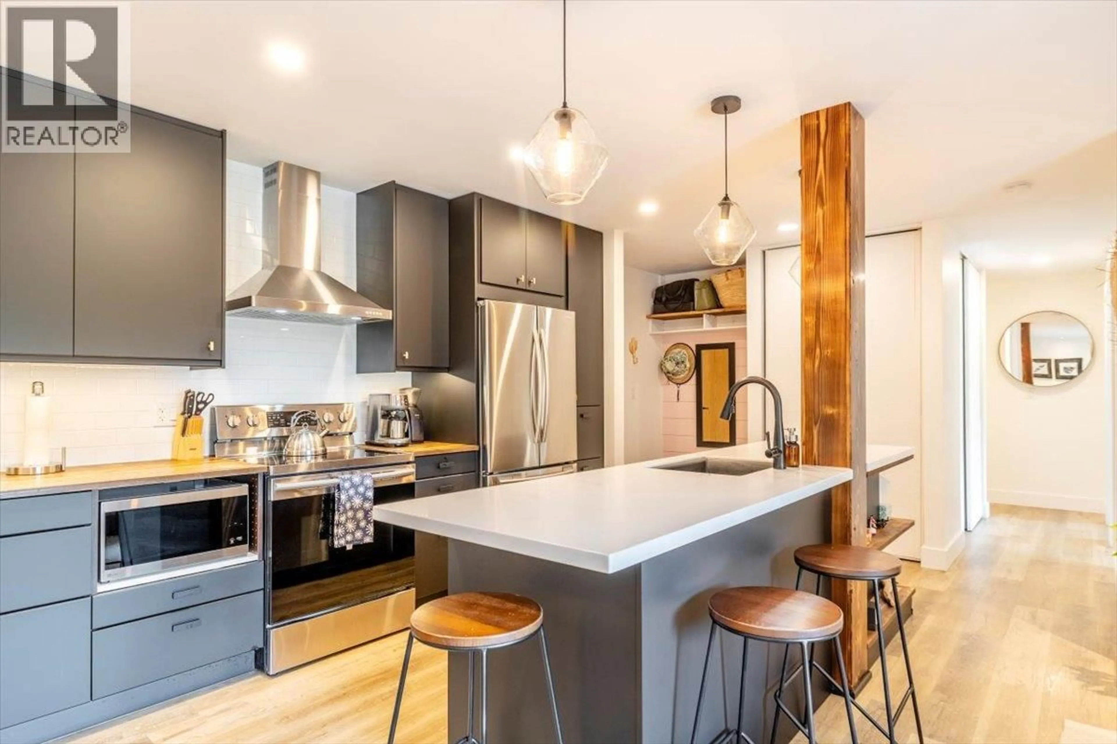 Contemporary kitchen, unknown for 204 - 65 COKATO ROAD, Fernie British Columbia V0B1M4