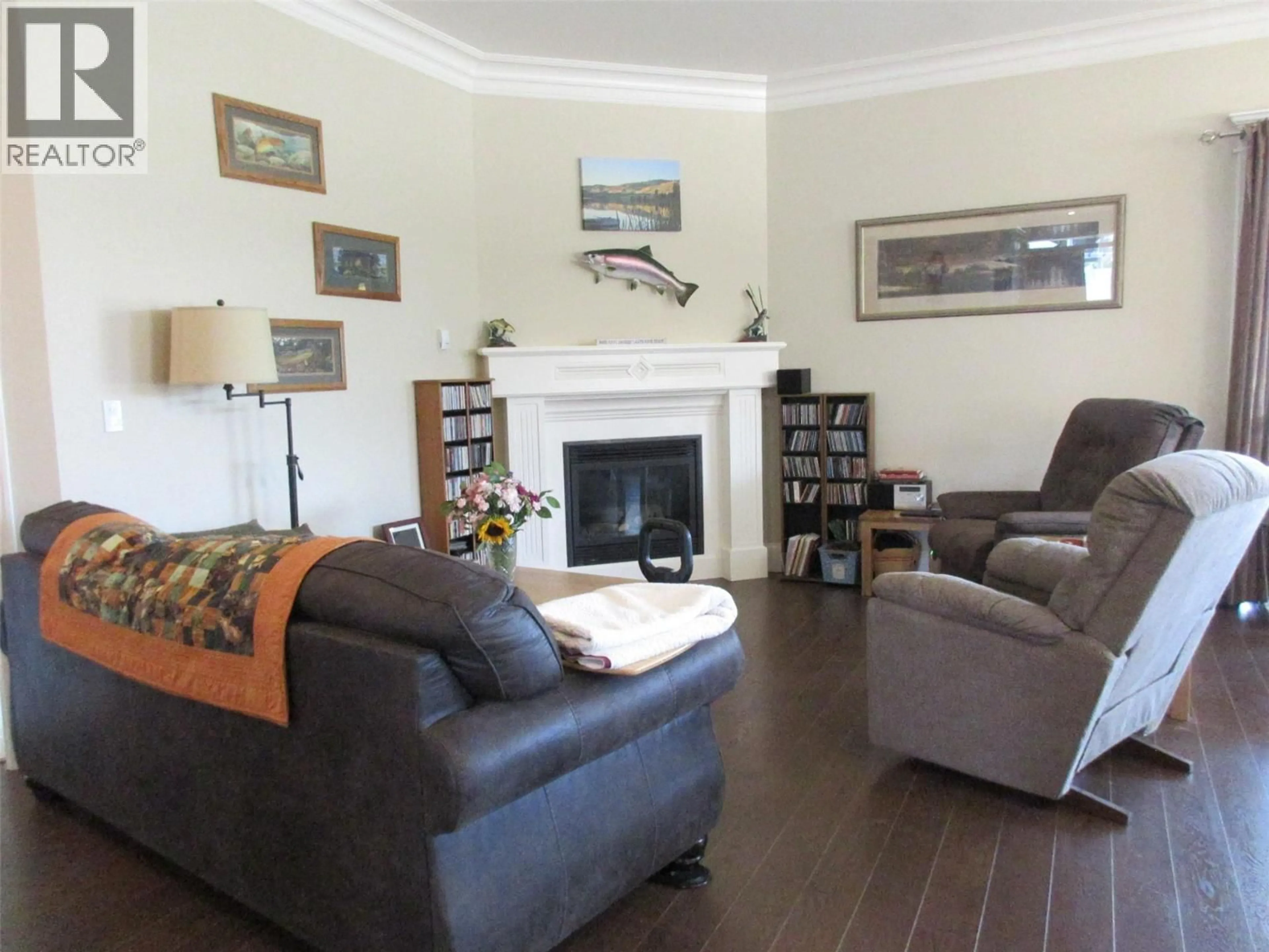 Living room with furniture, wood/laminate floor for 3027 HILTON DRIVE, Merritt British Columbia V1K0B2