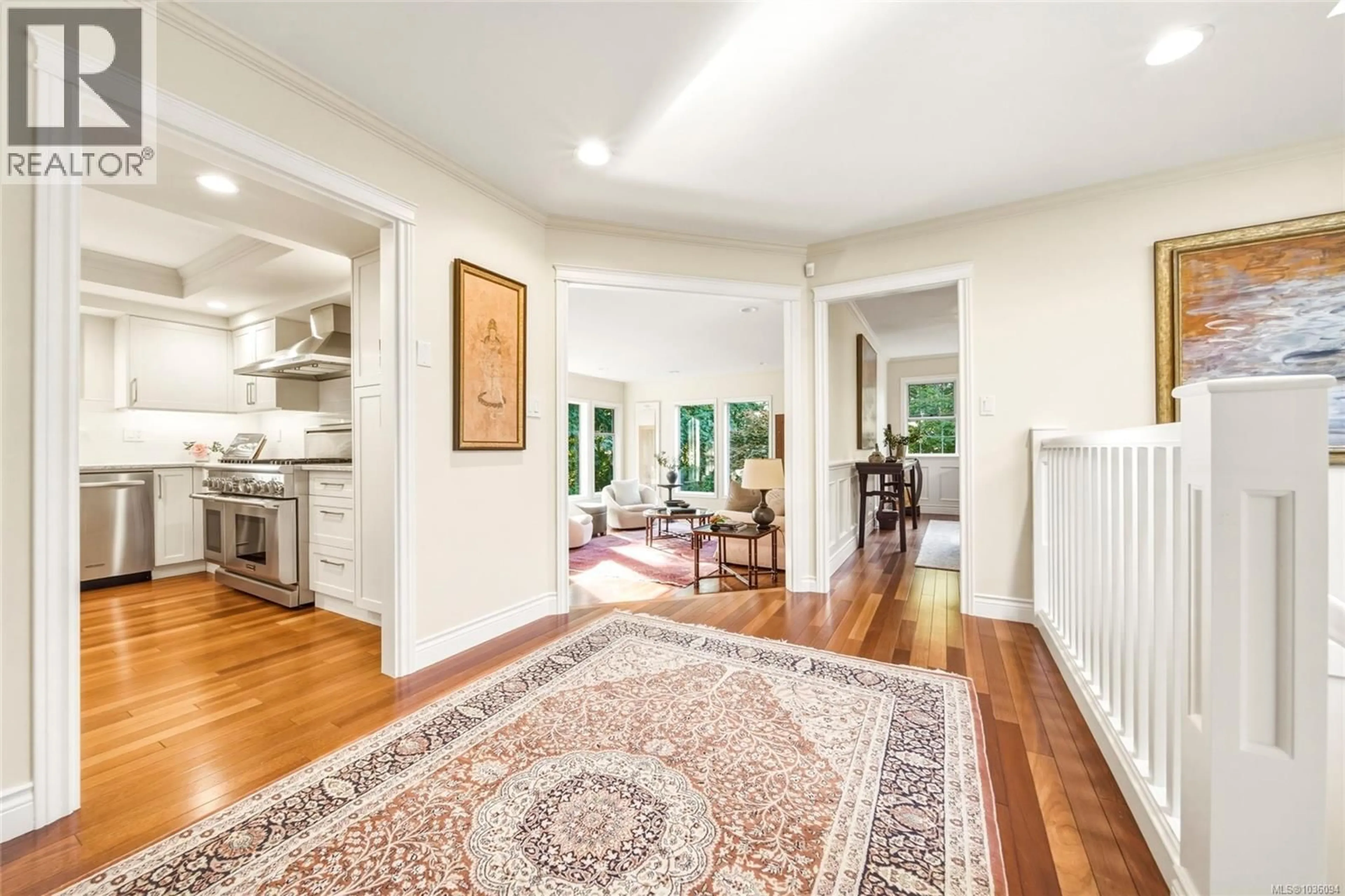 Indoor entryway for 590 ISLAND ROAD, Oak Bay British Columbia V8S2T6