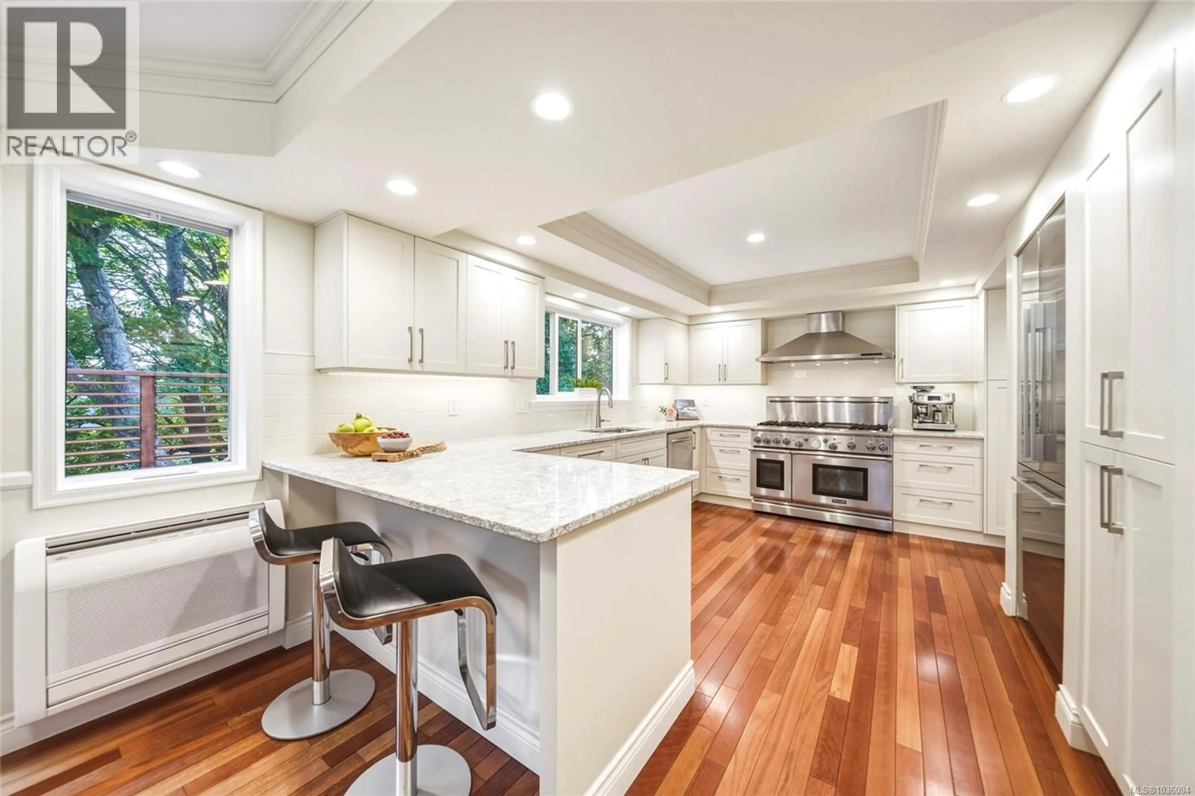 Open concept kitchen, ceramic/tile floor for 590 ISLAND ROAD, Oak Bay British Columbia V8S2T6