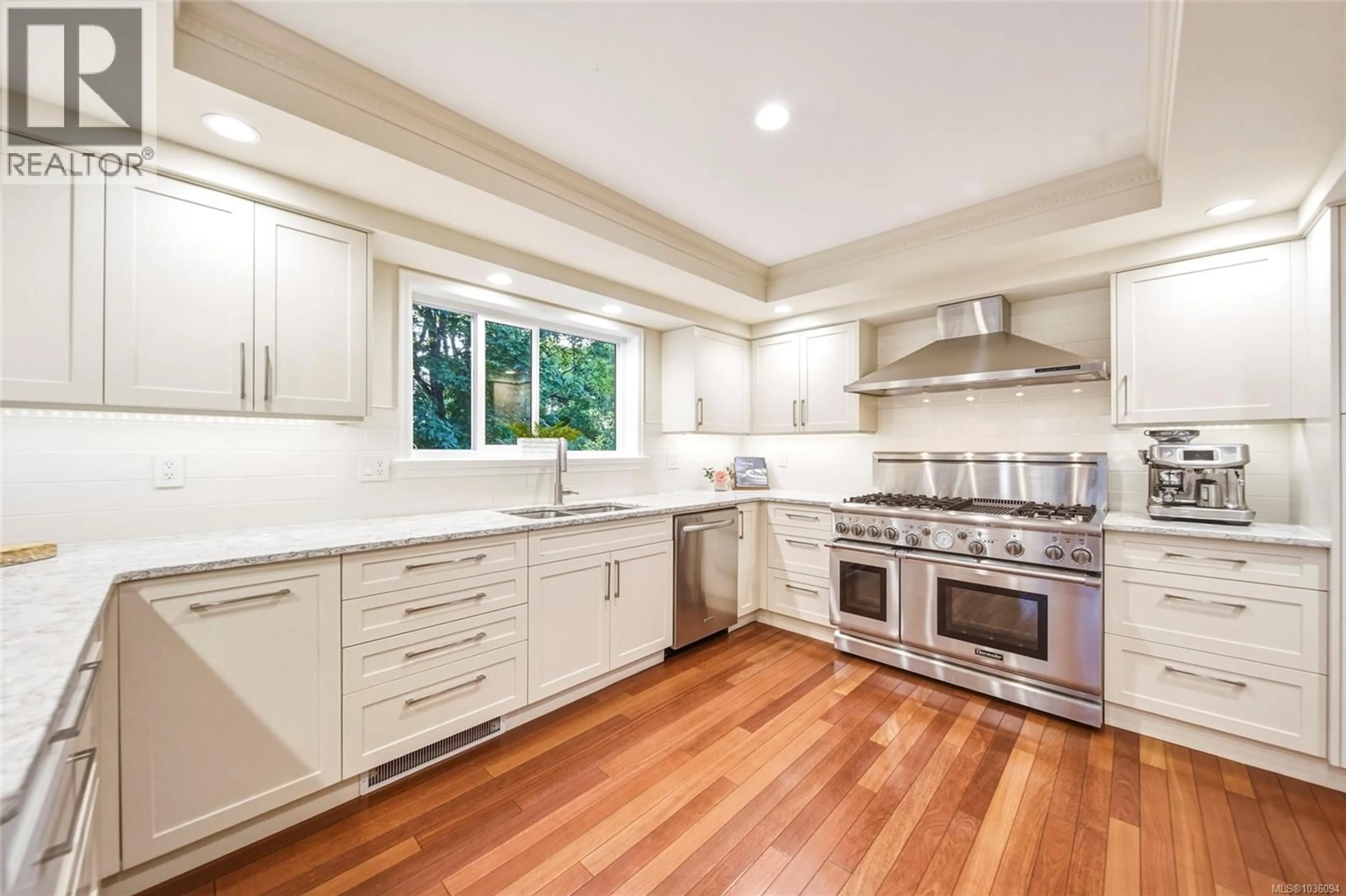 Open concept kitchen, unknown for 590 ISLAND ROAD, Oak Bay British Columbia V8S2T6