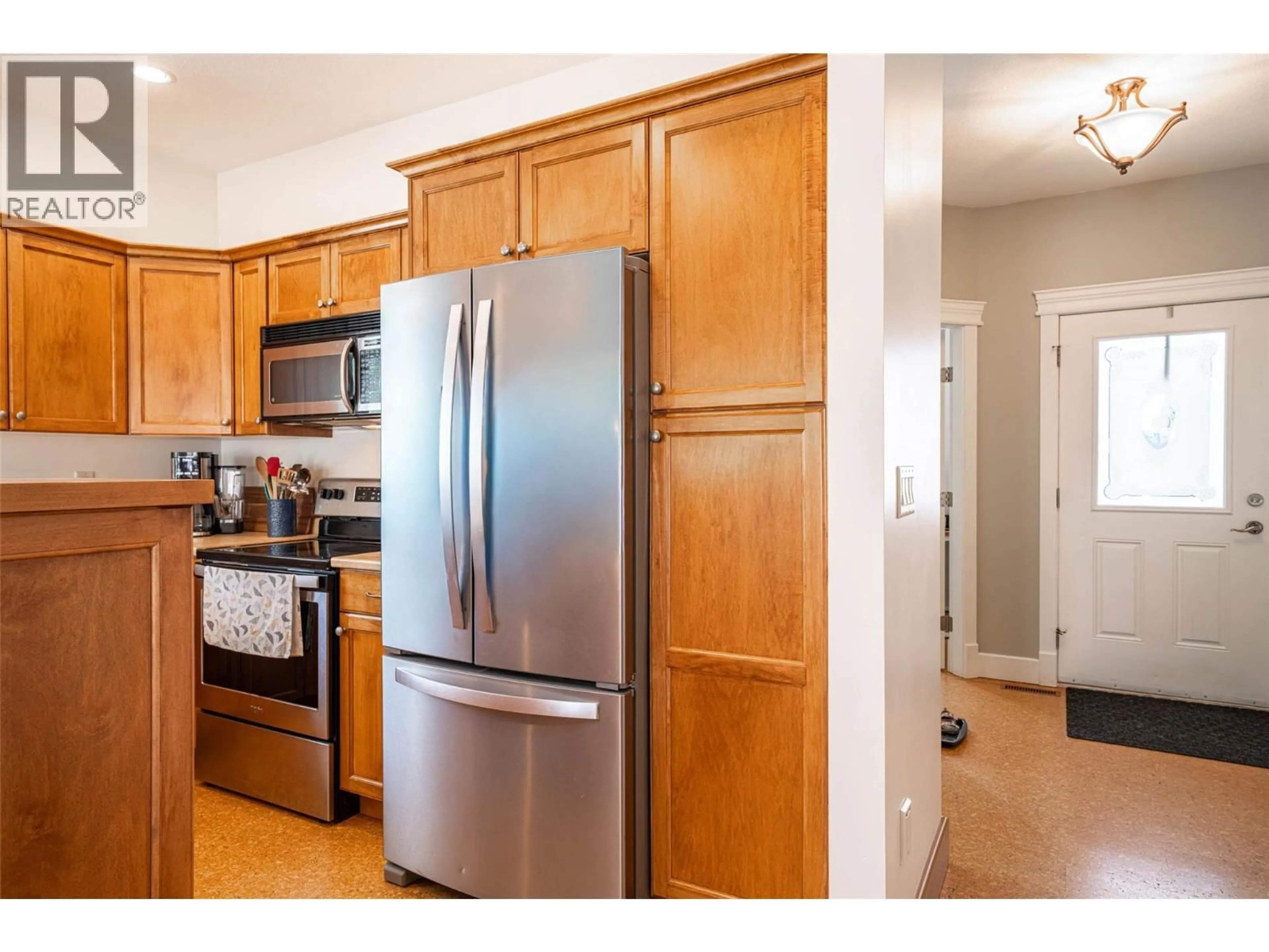 Standard kitchen, wood/laminate floor for 3774 GLOVER AVENUE, Armstrong British Columbia V0E1B4