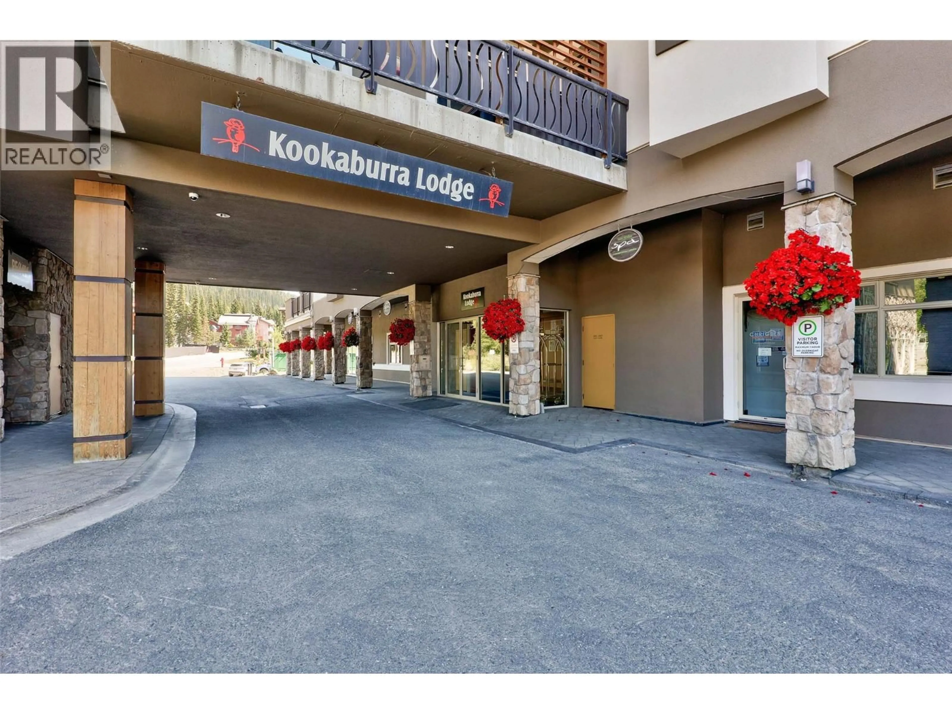 Indoor foyer for 403 - 3270 VILLAGE WAY, Sun Peaks British Columbia V0E5N0