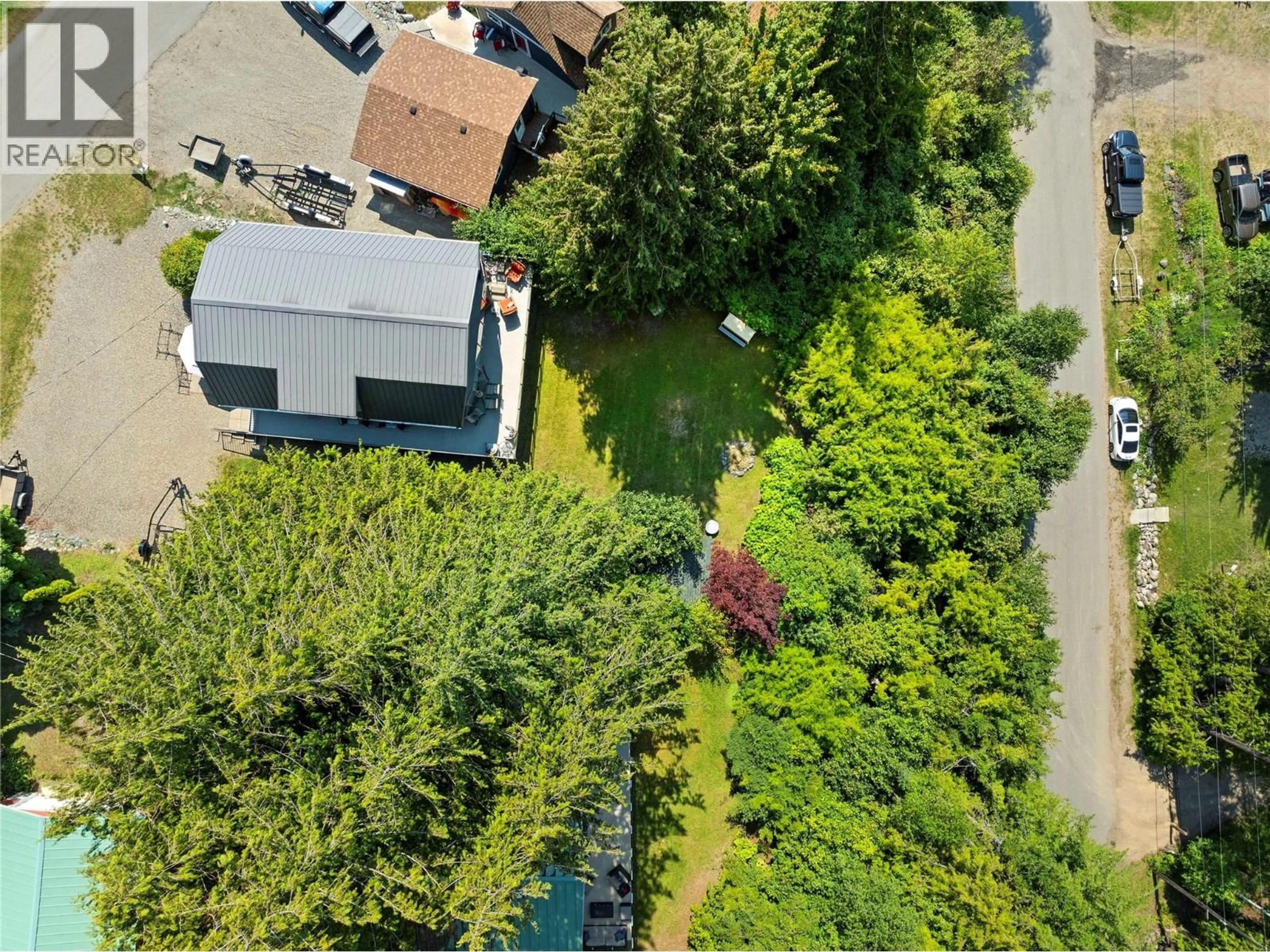 A pic from outside/outdoor area/front of a property/back of a property/a pic from drone, street for 4086 TORRY ROAD, Eagle Bay British Columbia V0E1T0