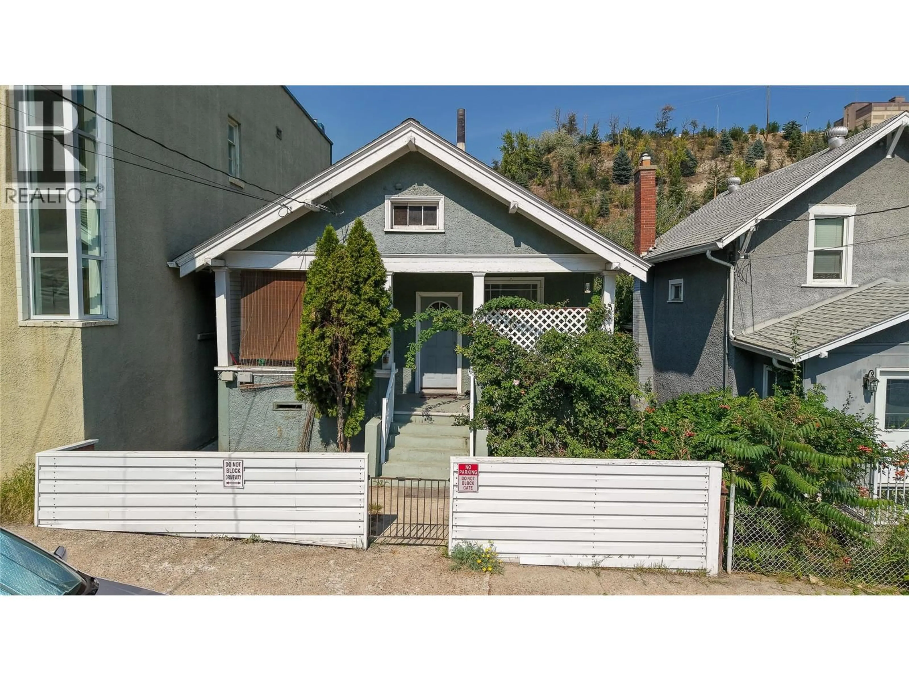 Home with vinyl exterior material, street for 635 VICTORIA STREET, Trail British Columbia V1R3S9