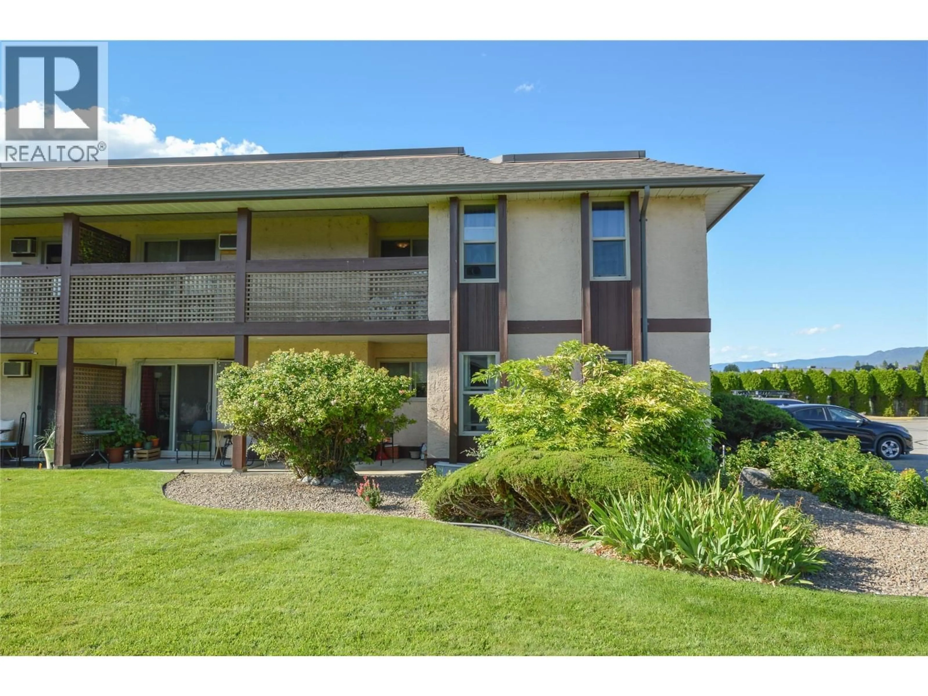 A pic from outside/outdoor area/front of a property/back of a property/a pic from drone, water/lake/river/ocean view for 513 - 3140 WILSON STREET, Penticton British Columbia V2A7K4