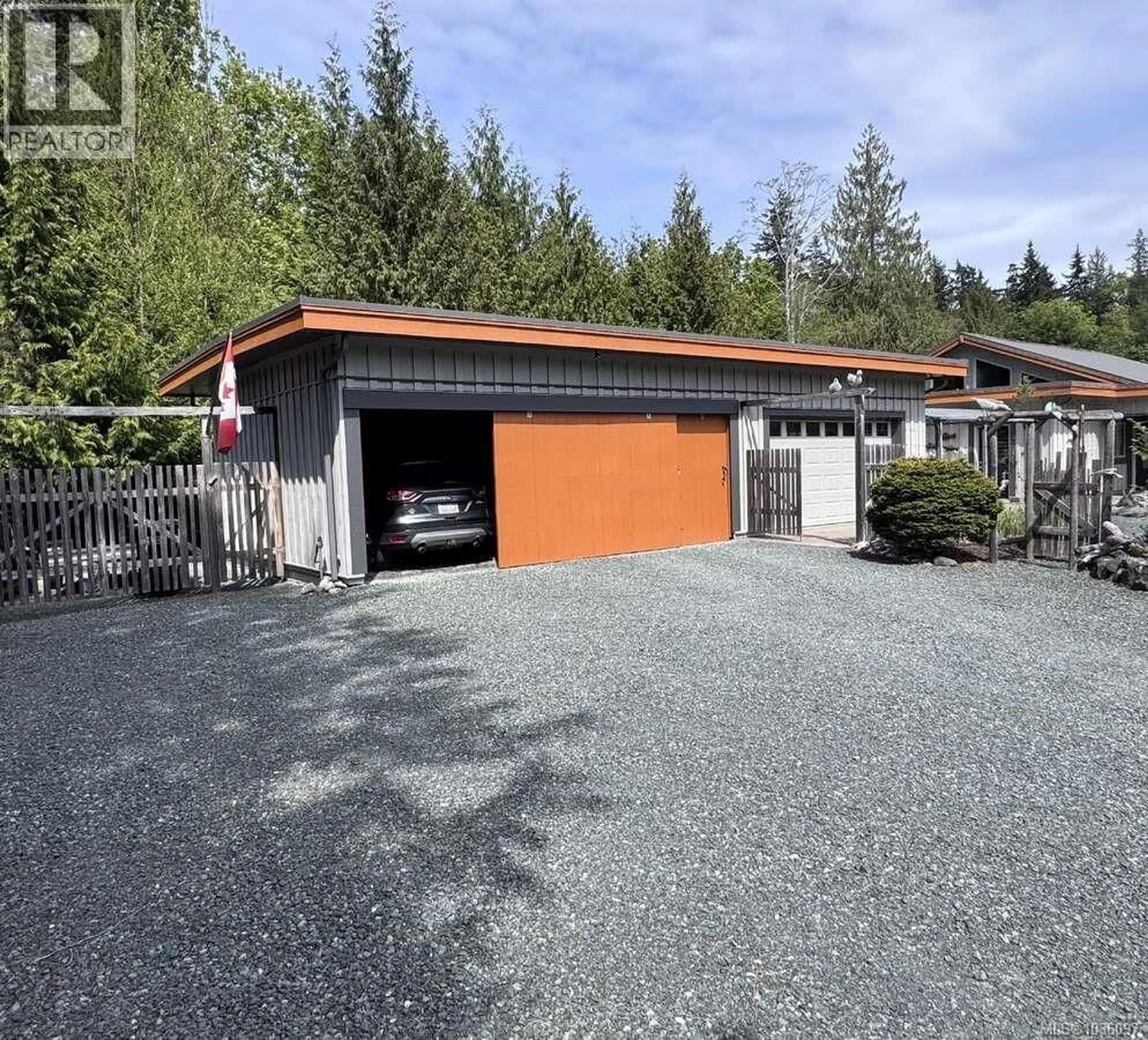 Indoor garage for 3881 CHARLTON DRIVE, Qualicum Beach British Columbia V9K1Z3