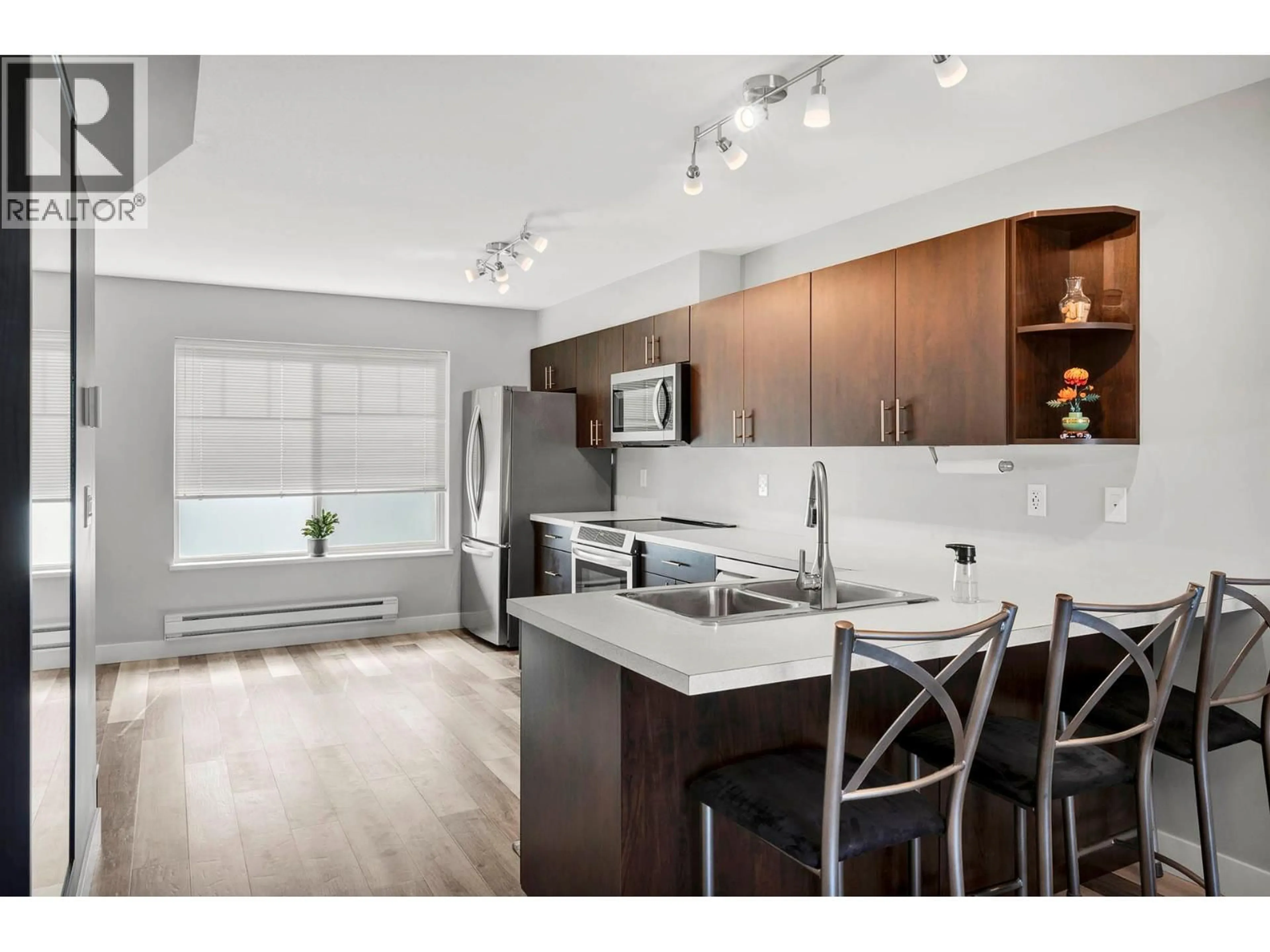 Open concept kitchen, wood/laminate floor for 9 - 1110 HUGH ALLAN DRIVE, Kamloops British Columbia V1S0B5