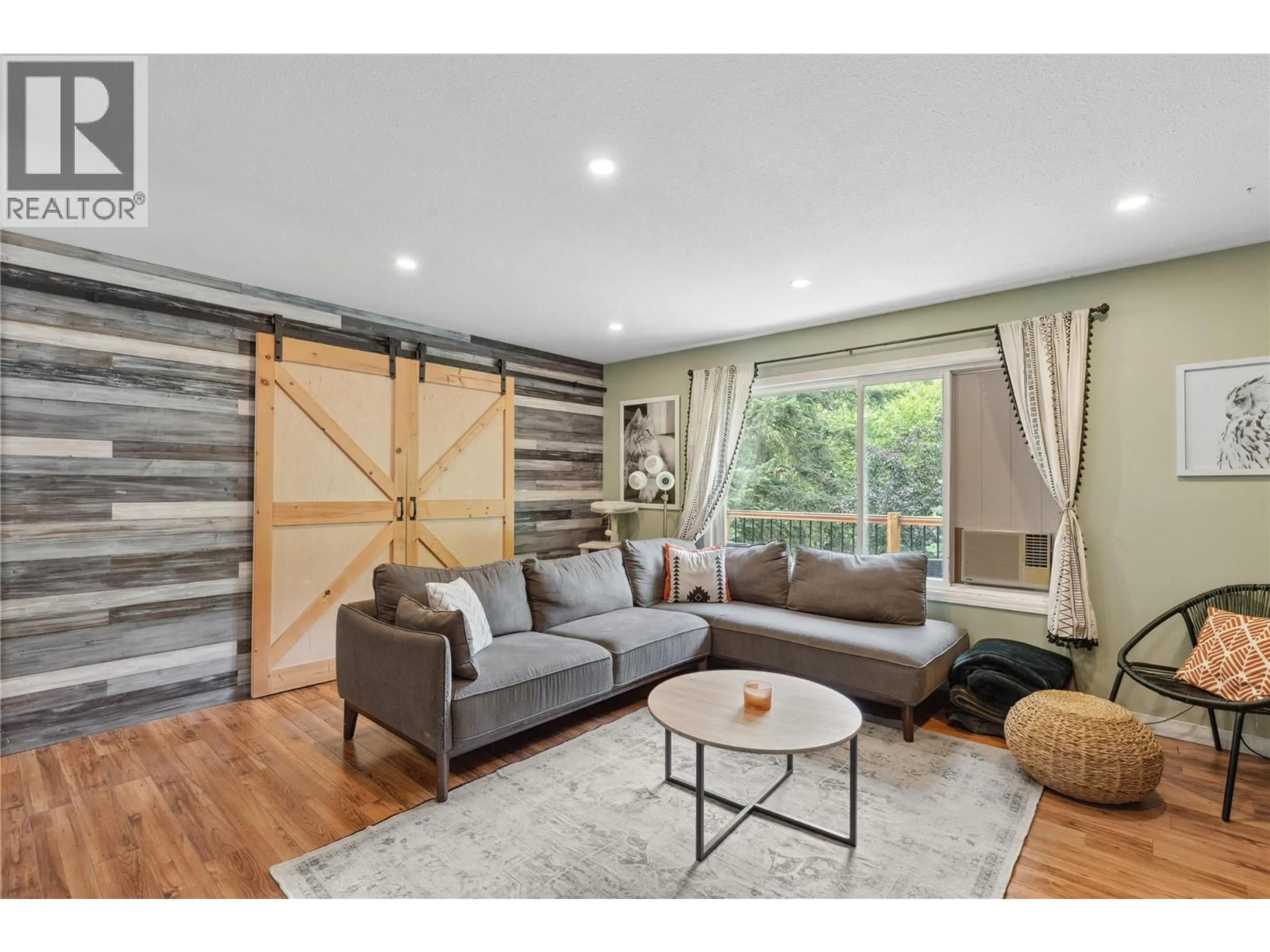 Living room with furniture, wood/laminate floor for 2861 5 AVENUE SOUTHEAST, Salmon Arm British Columbia V1E2H1