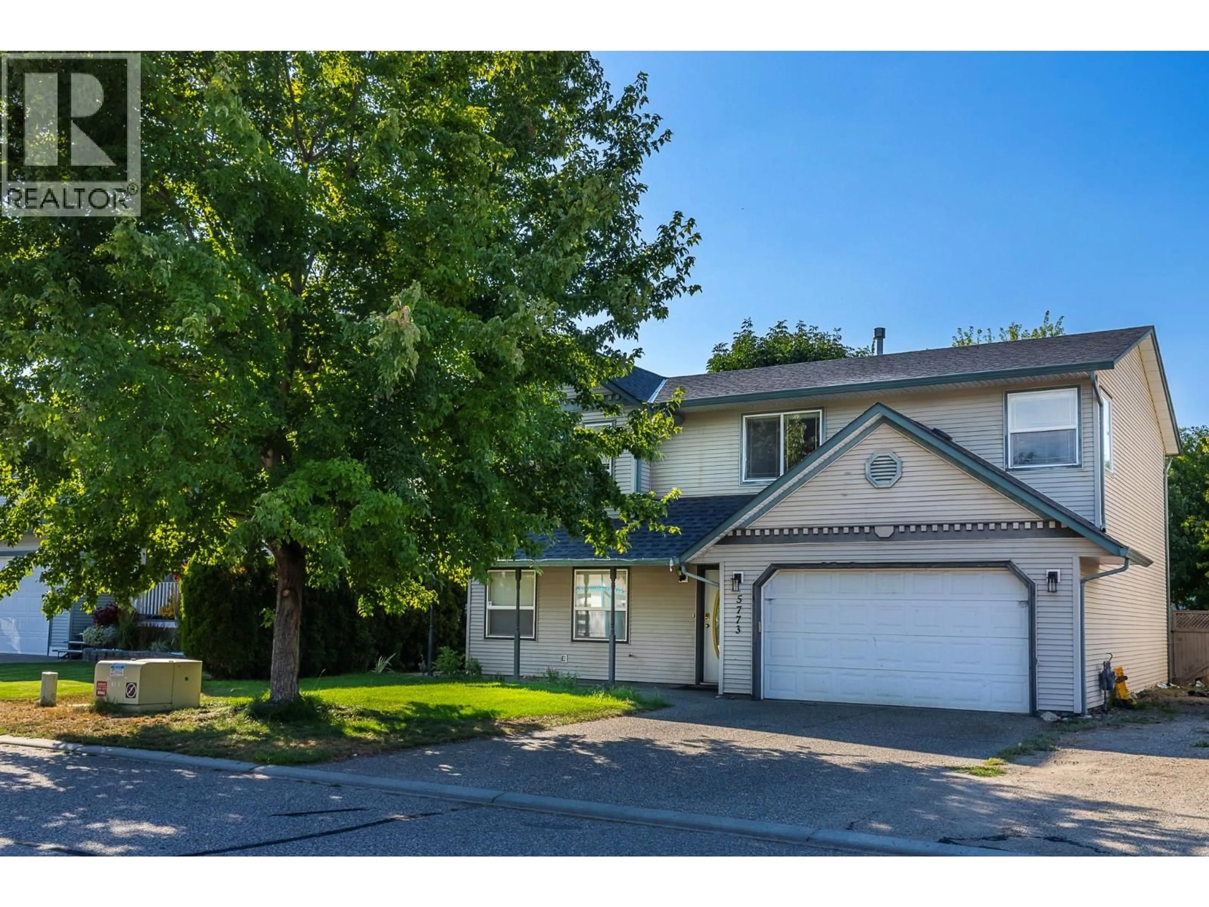 A pic from outside/outdoor area/front of a property/back of a property/a pic from drone, street for 5773 TERN PLACE, Vernon British Columbia V1H1R2