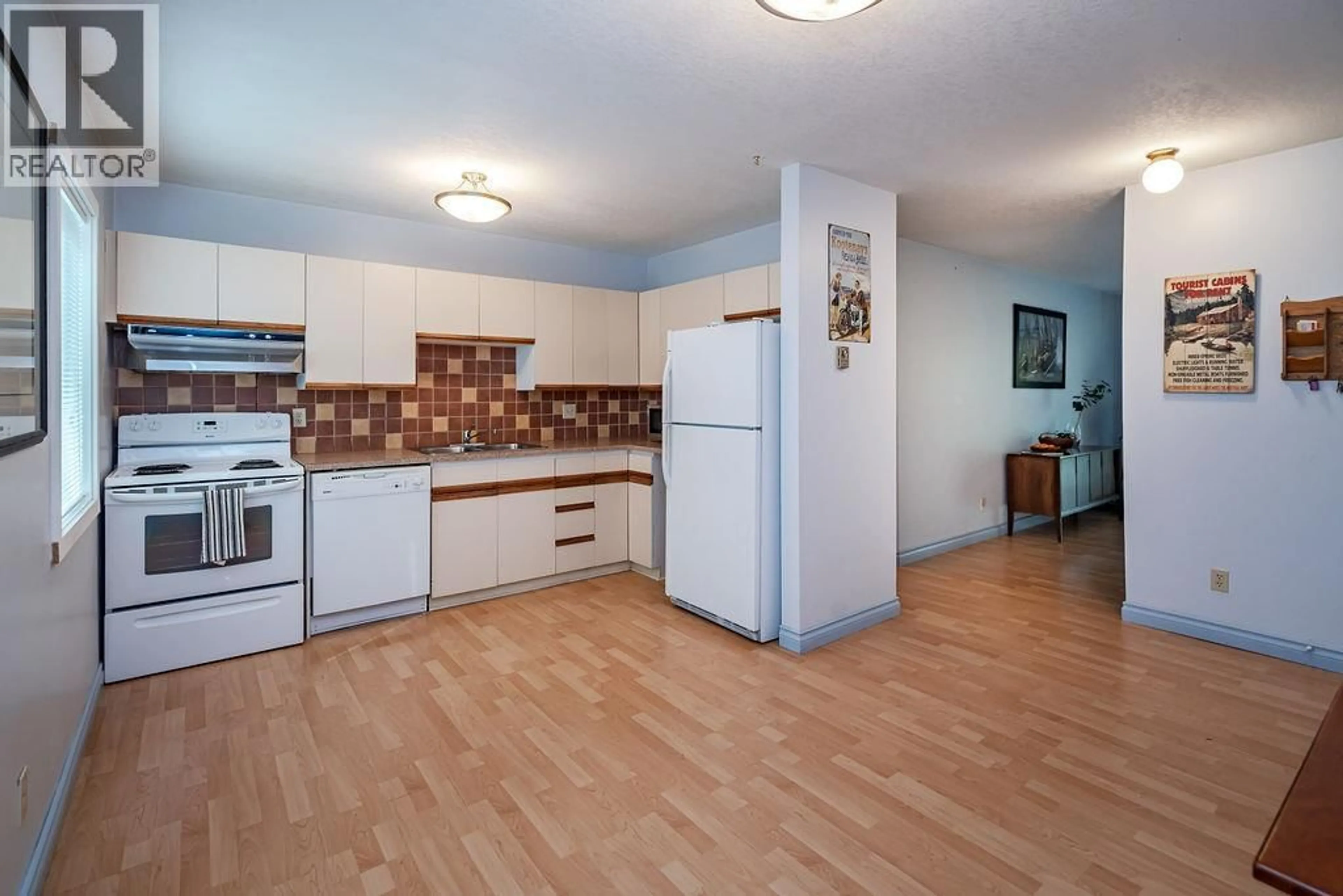 Standard kitchen, wood/laminate floor for 5 - 1691 3A HIGHWAY, Nelson British Columbia V1L6J8