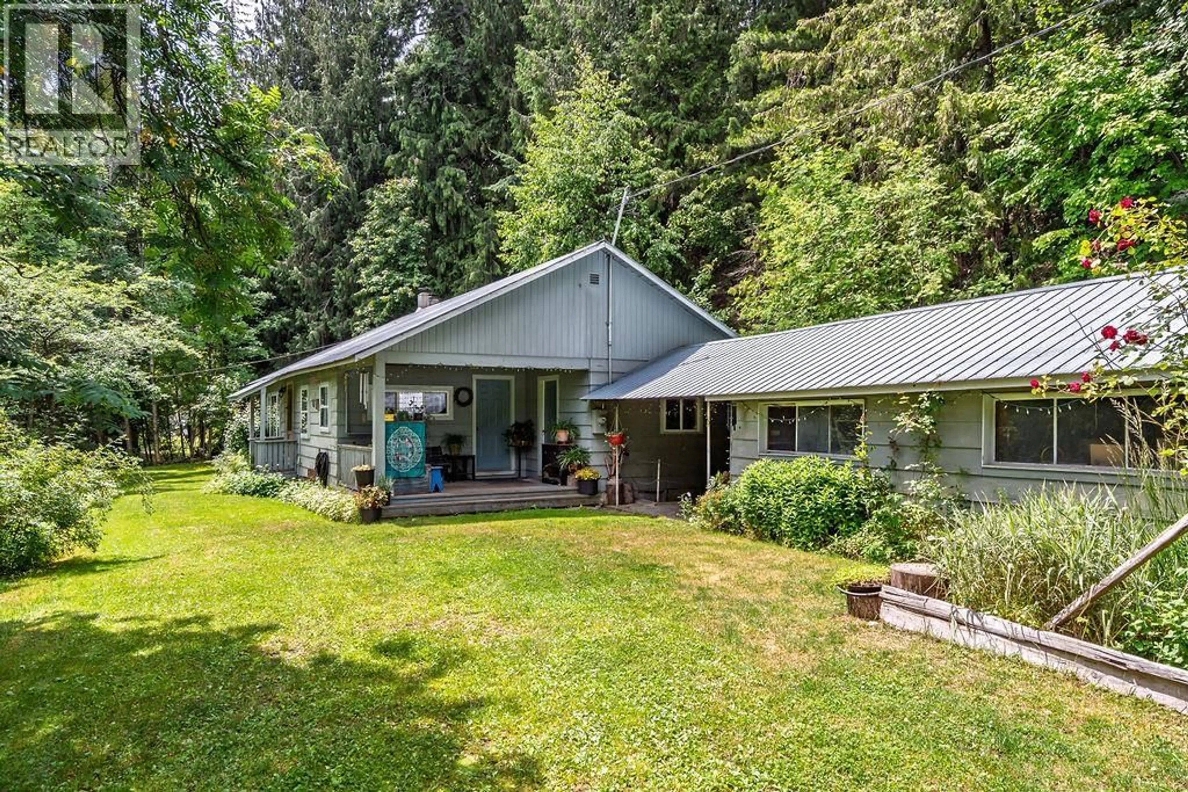 A pic from outside/outdoor area/front of a property/back of a property/a pic from drone, unknown for 8927 KOEHLE ROAD, Kaslo British Columbia V0G1M0