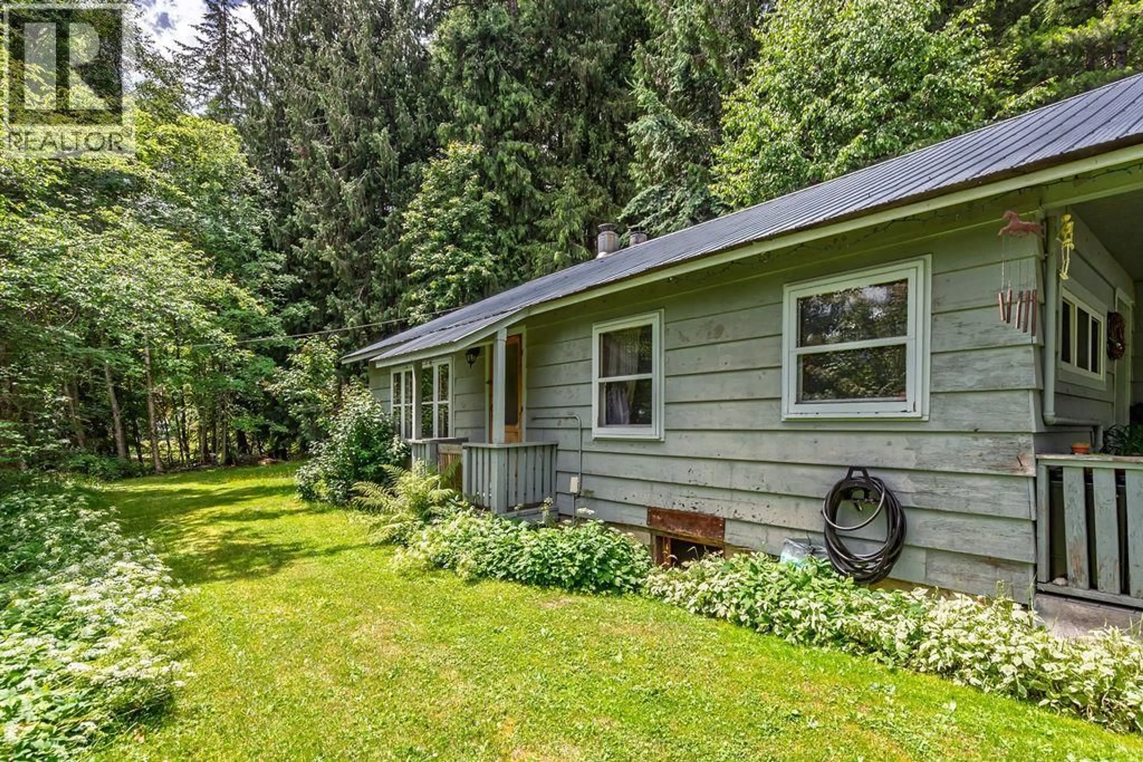Home with vinyl exterior material, unknown for 8927 KOEHLE ROAD, Kaslo British Columbia V0G1M0