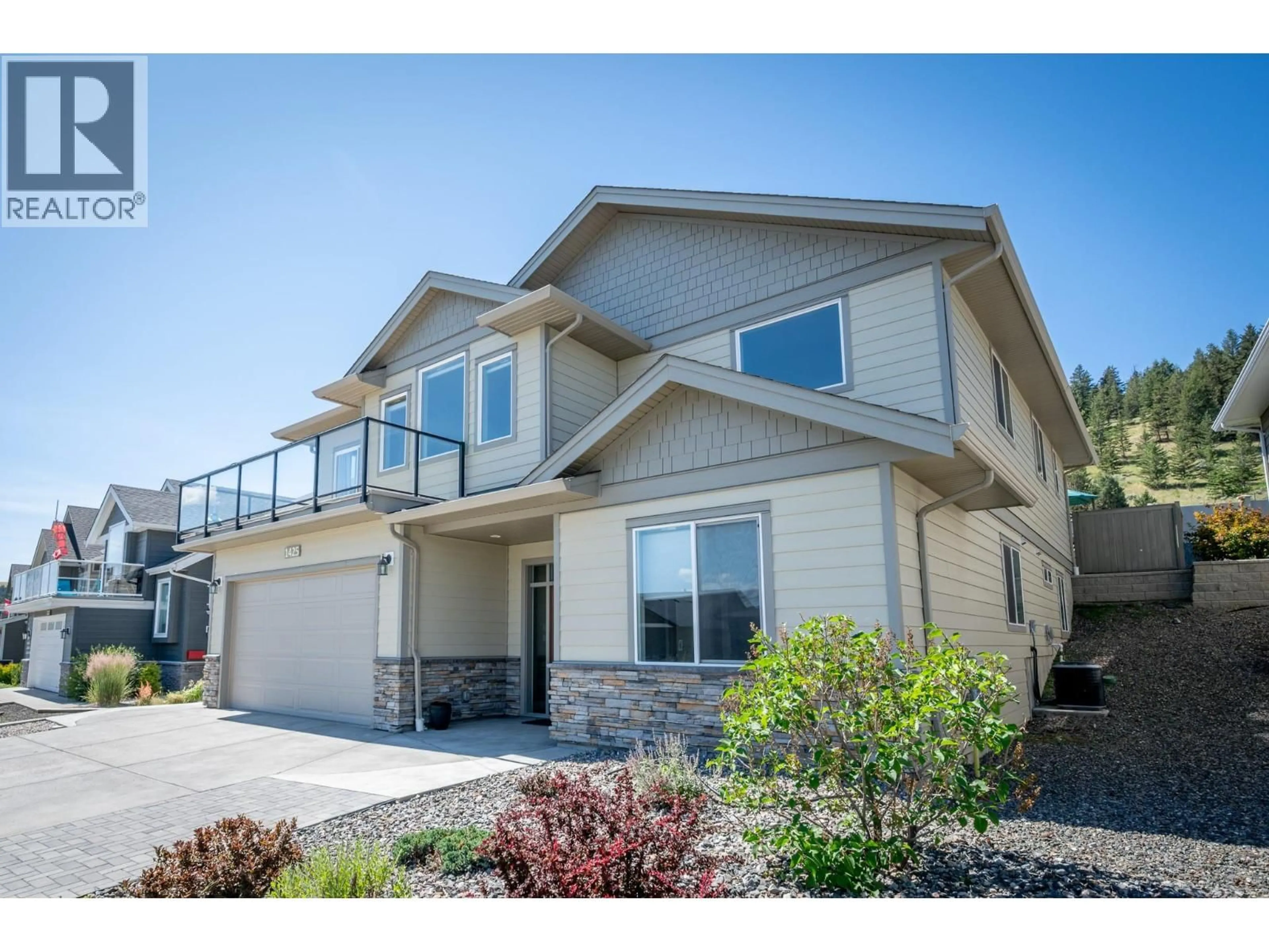 Home with vinyl exterior material, street for 1425 DUNBAR DRIVE, Kamloops British Columbia V1S0C6