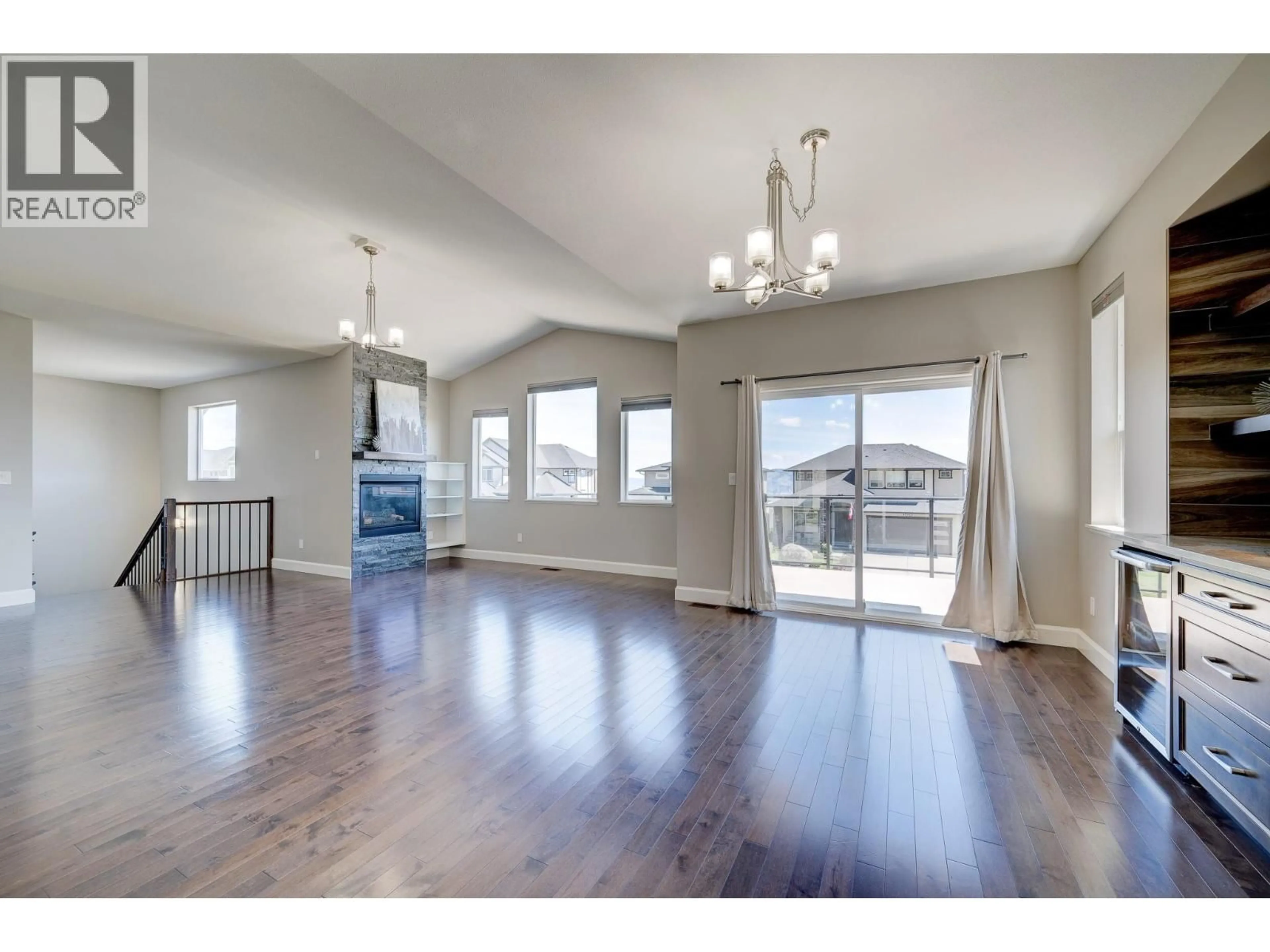 Open concept kitchen, wood/laminate floor for 1425 DUNBAR DRIVE, Kamloops British Columbia V1S0C6