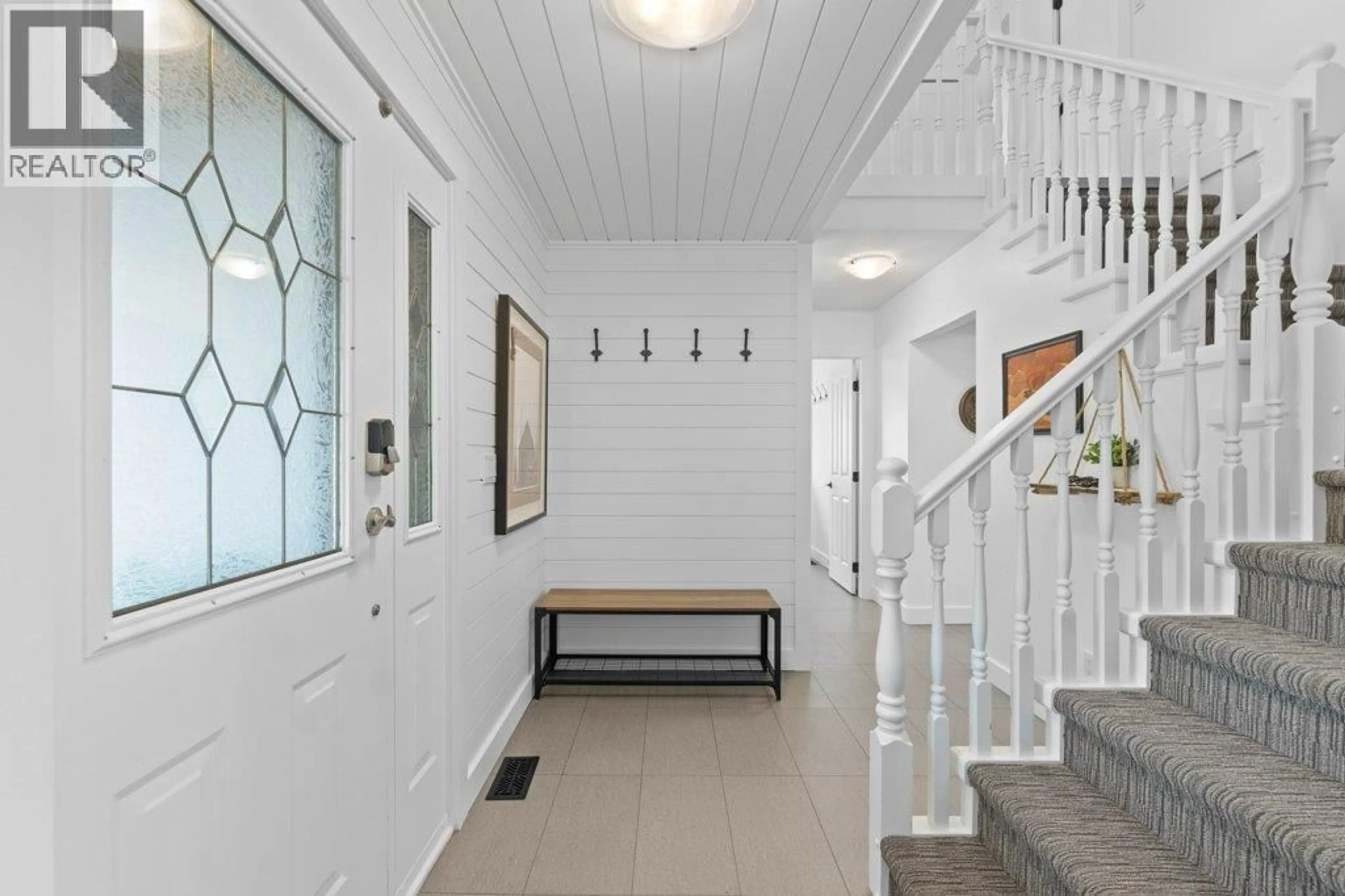 Indoor foyer for 513 PINE STREET, Sicamous British Columbia V0E2V0