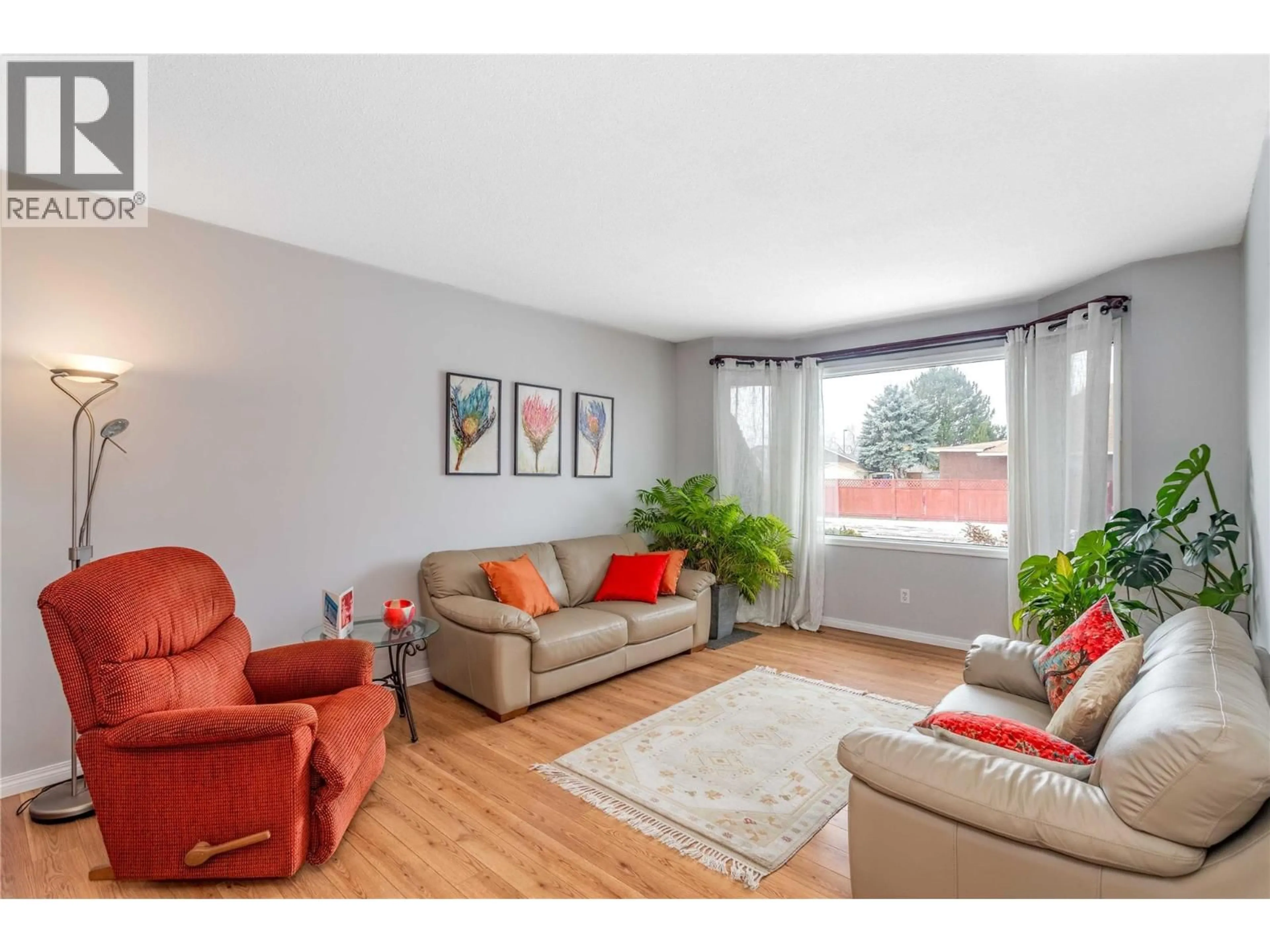 Living room with furniture, wood/laminate floor for 1125 KEYES ROAD, Kelowna British Columbia V1X7B2