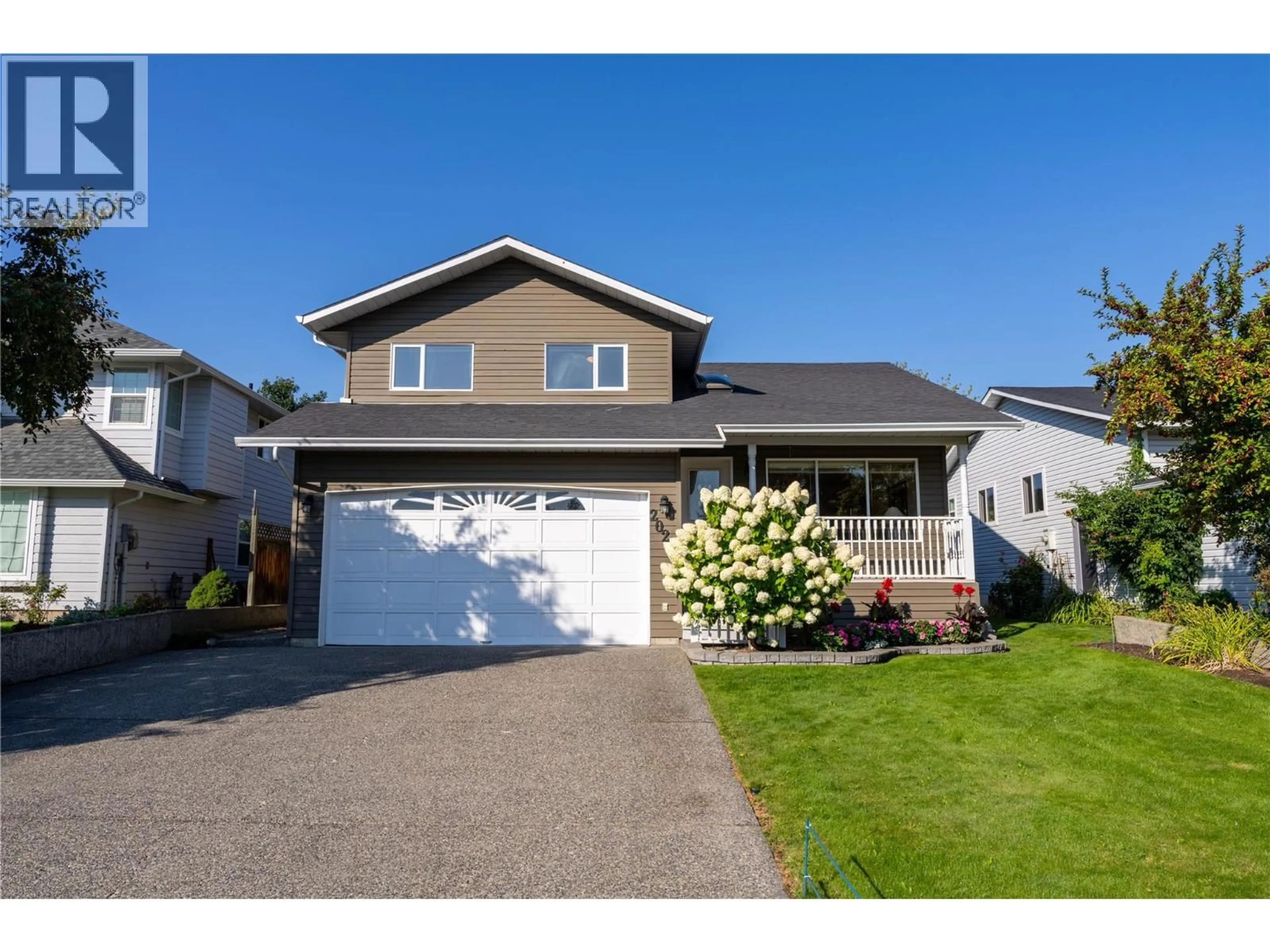 Home with vinyl exterior material, street for 2022 TREMERTON DRIVE, Kamloops British Columbia V2E2L1