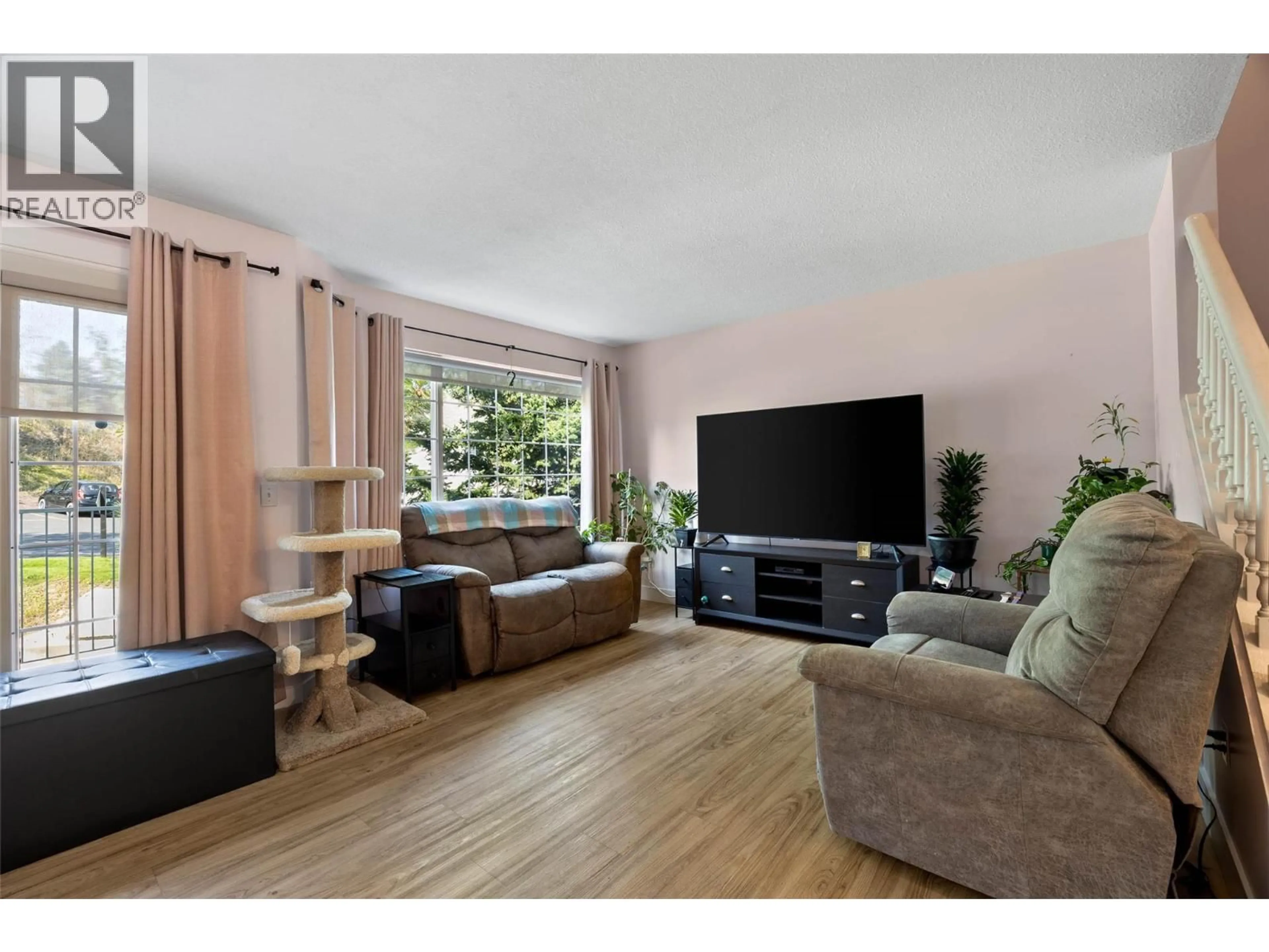 Living room with furniture, wood/laminate floor for 25 - 2020 ROBSON PLACE, Kamloops British Columbia V2E2N2