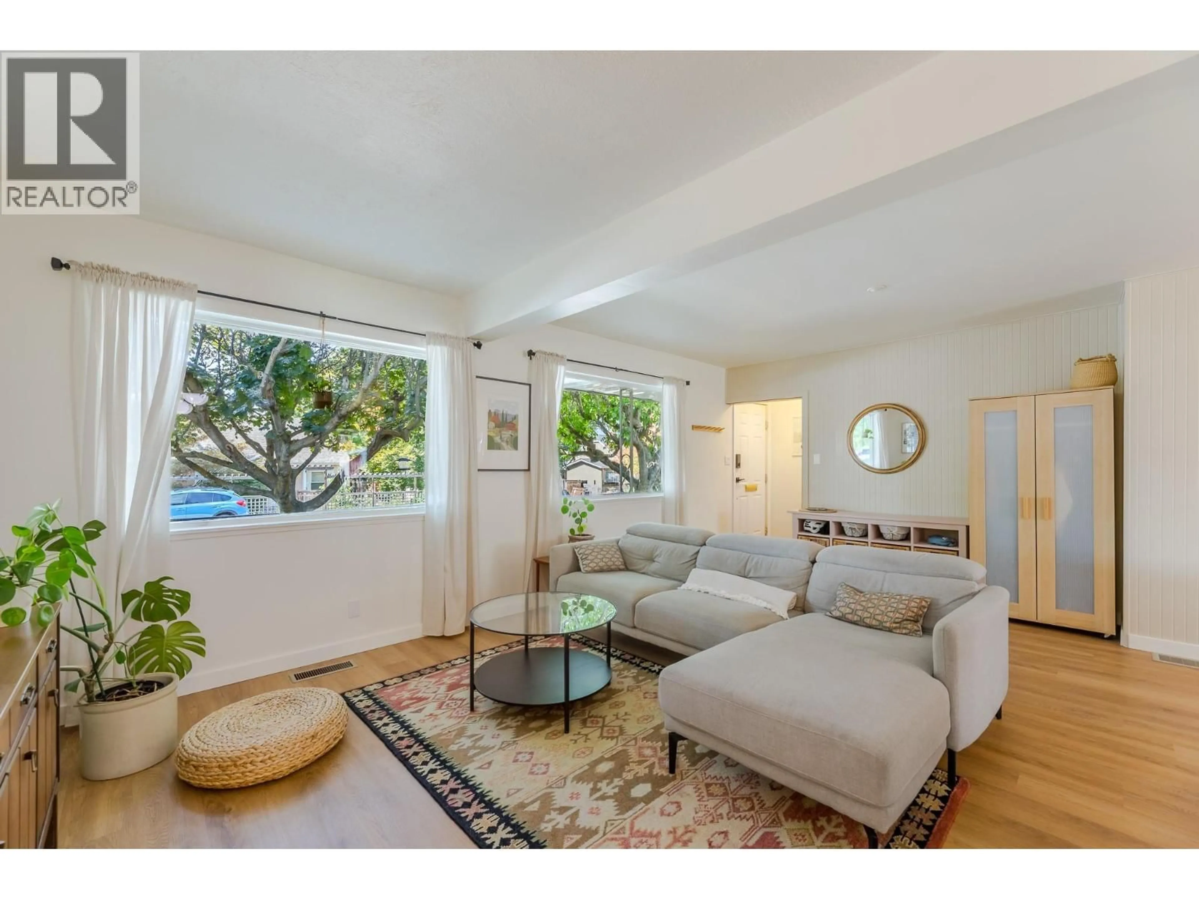 Living room with furniture, unknown for 1226 KILWINNING STREET, Penticton British Columbia V2A4P3