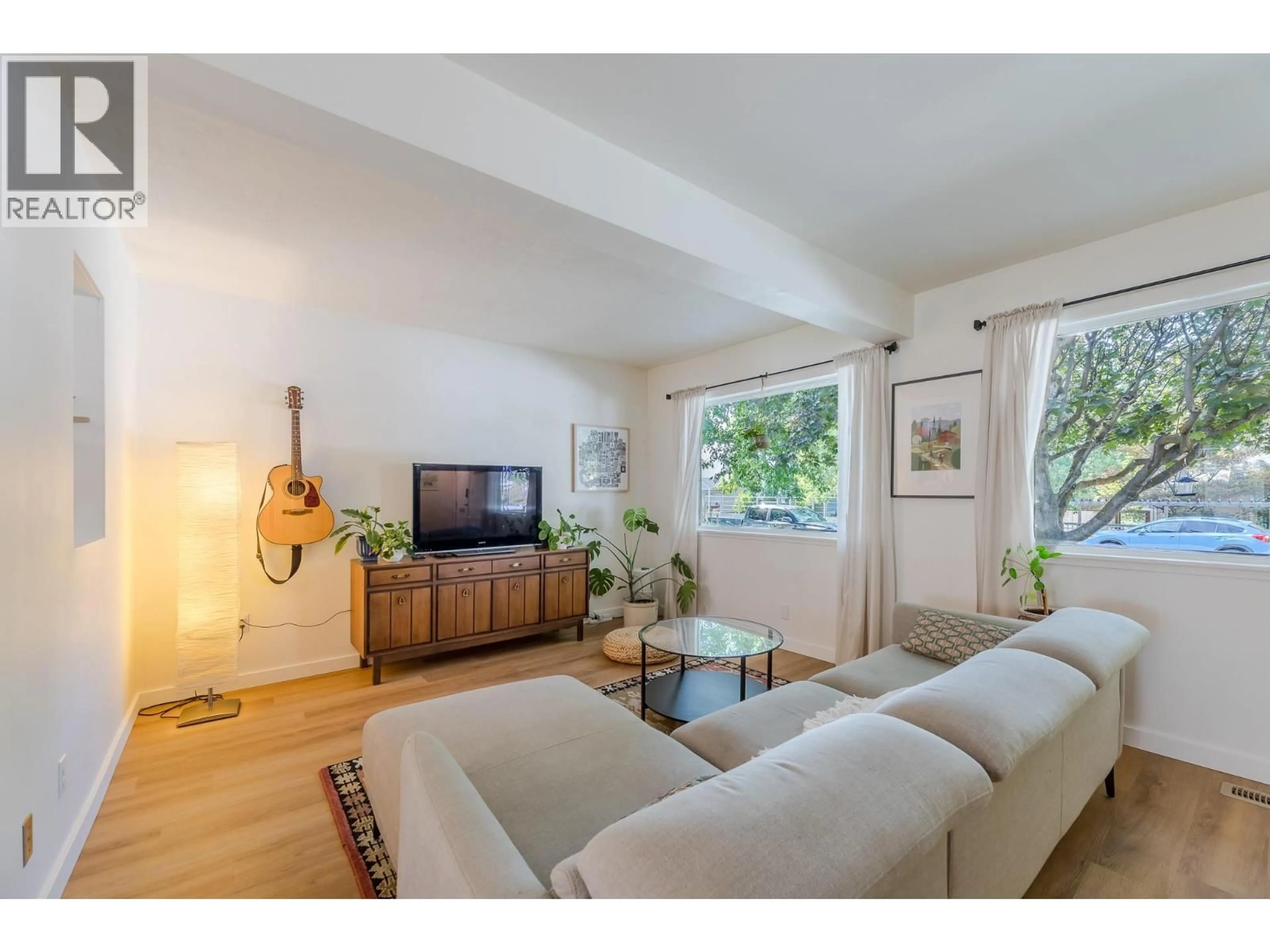 Living room with furniture, unknown for 1226 KILWINNING STREET, Penticton British Columbia V2A4P3