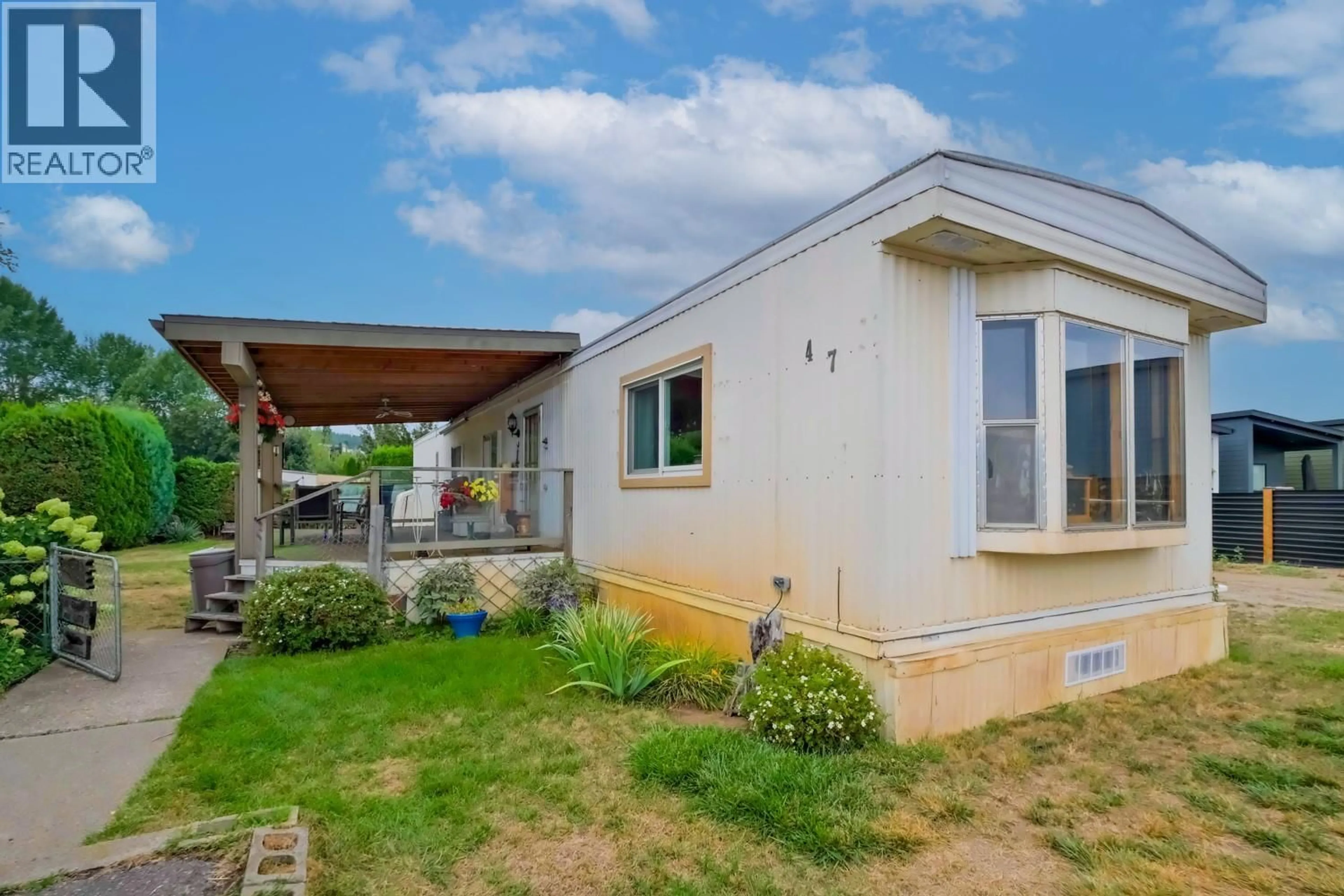 Home with vinyl exterior material, street for 47 - 720 COMMONWEALTH ROAD, Kelowna British Columbia V4V1R6