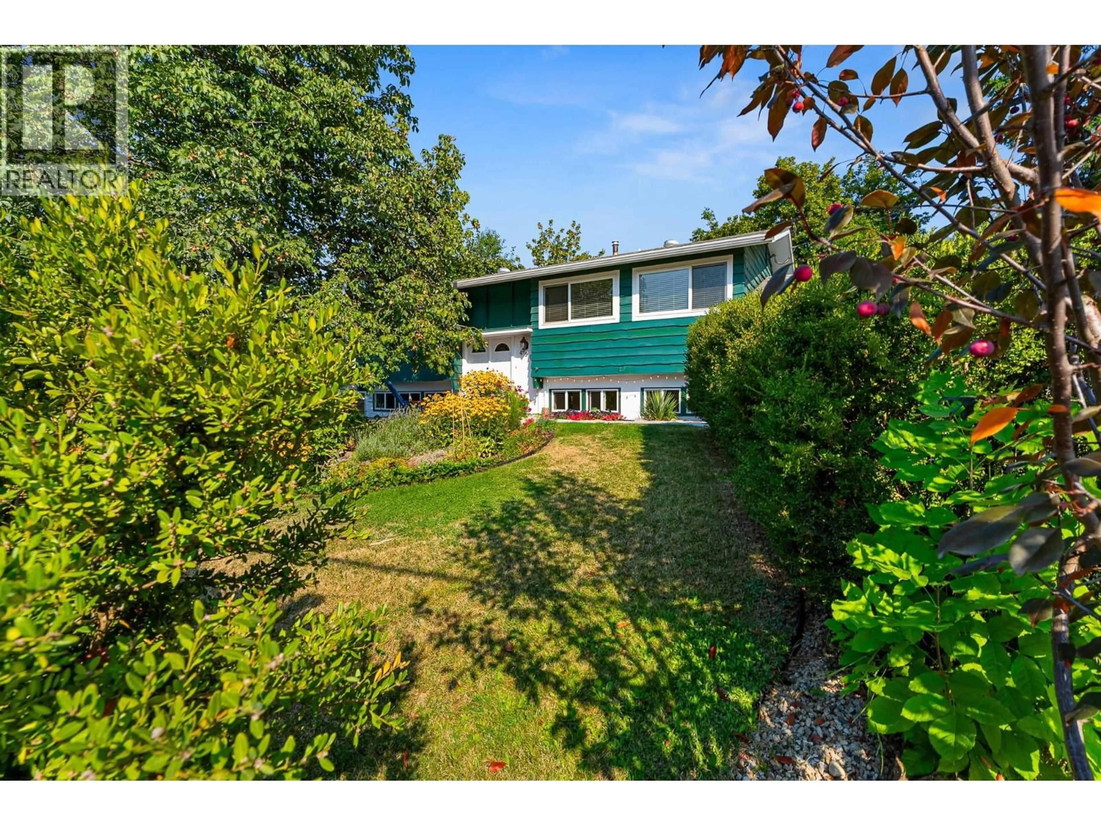 A pic from outside/outdoor area/front of a property/back of a property/a pic from drone, street for 490 6 STREET SOUTHEAST, Salmon Arm British Columbia V1E4E9