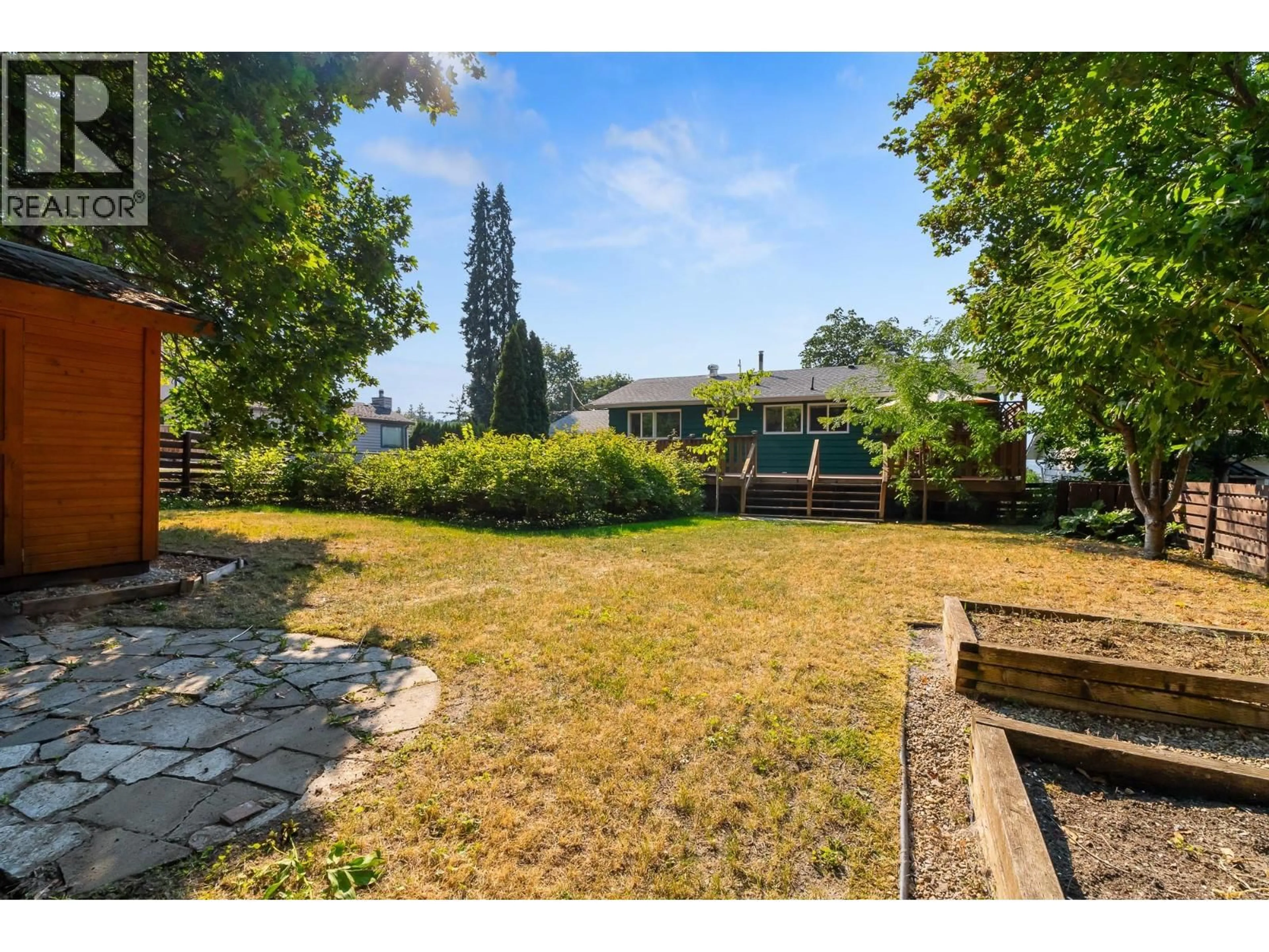 A pic from outside/outdoor area/front of a property/back of a property/a pic from drone, water/lake/river/ocean view for 490 6 STREET SOUTHEAST, Salmon Arm British Columbia V1E4E9