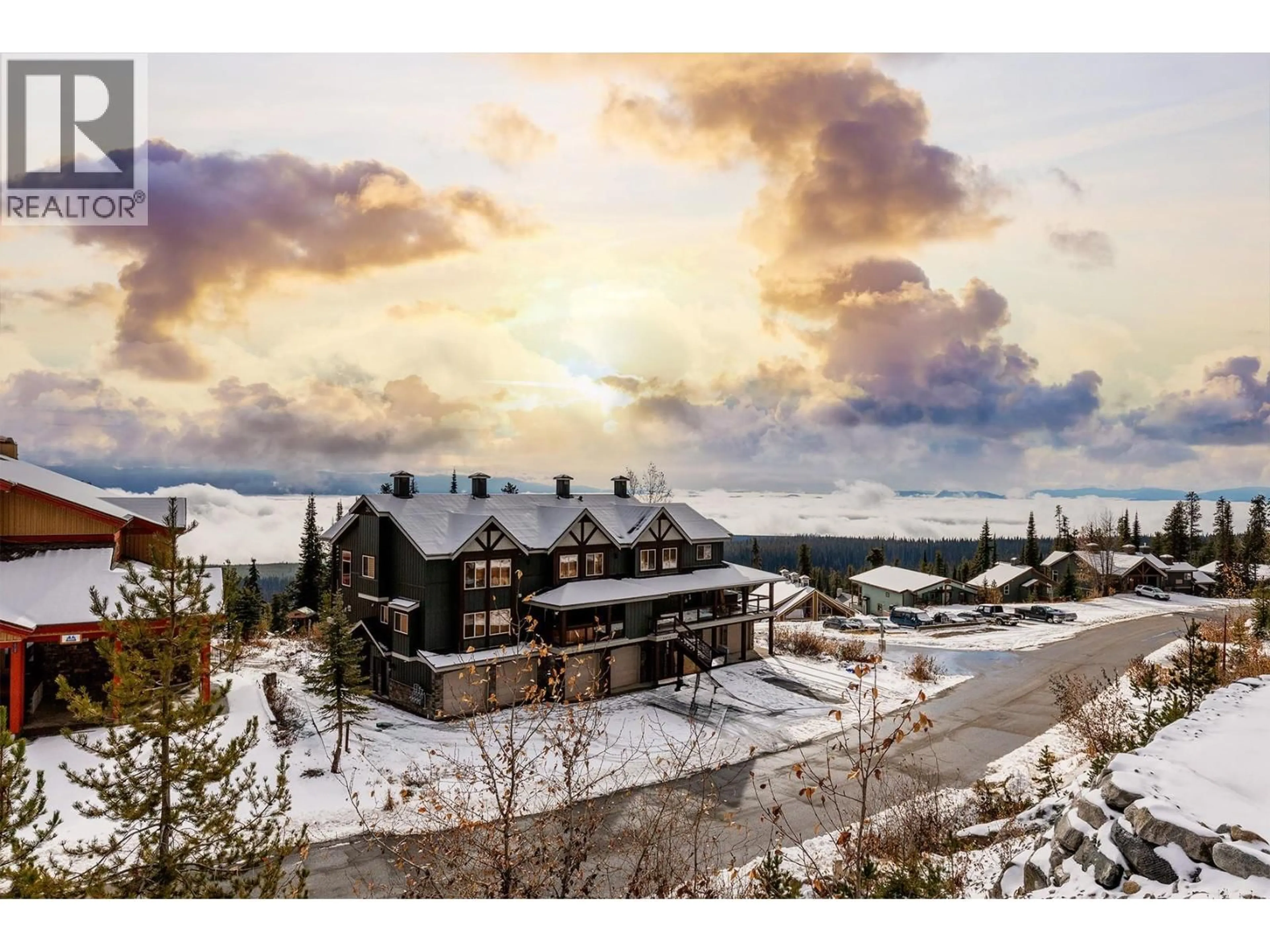 A pic from outside/outdoor area/front of a property/back of a property/a pic from drone, mountain view for 12 - 120 GRIZZLY RIDGE TRAIL, Big White British Columbia V0H1A0