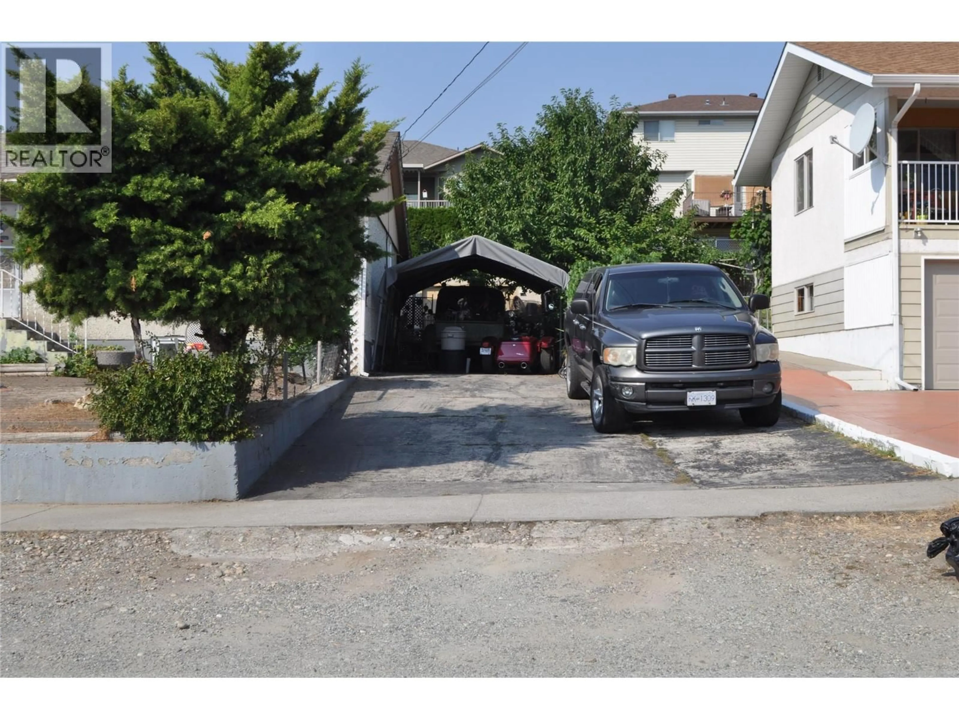 Parking for 7814 GRAVENSTEIN DRIVE, Osoyoos British Columbia V0H1V2