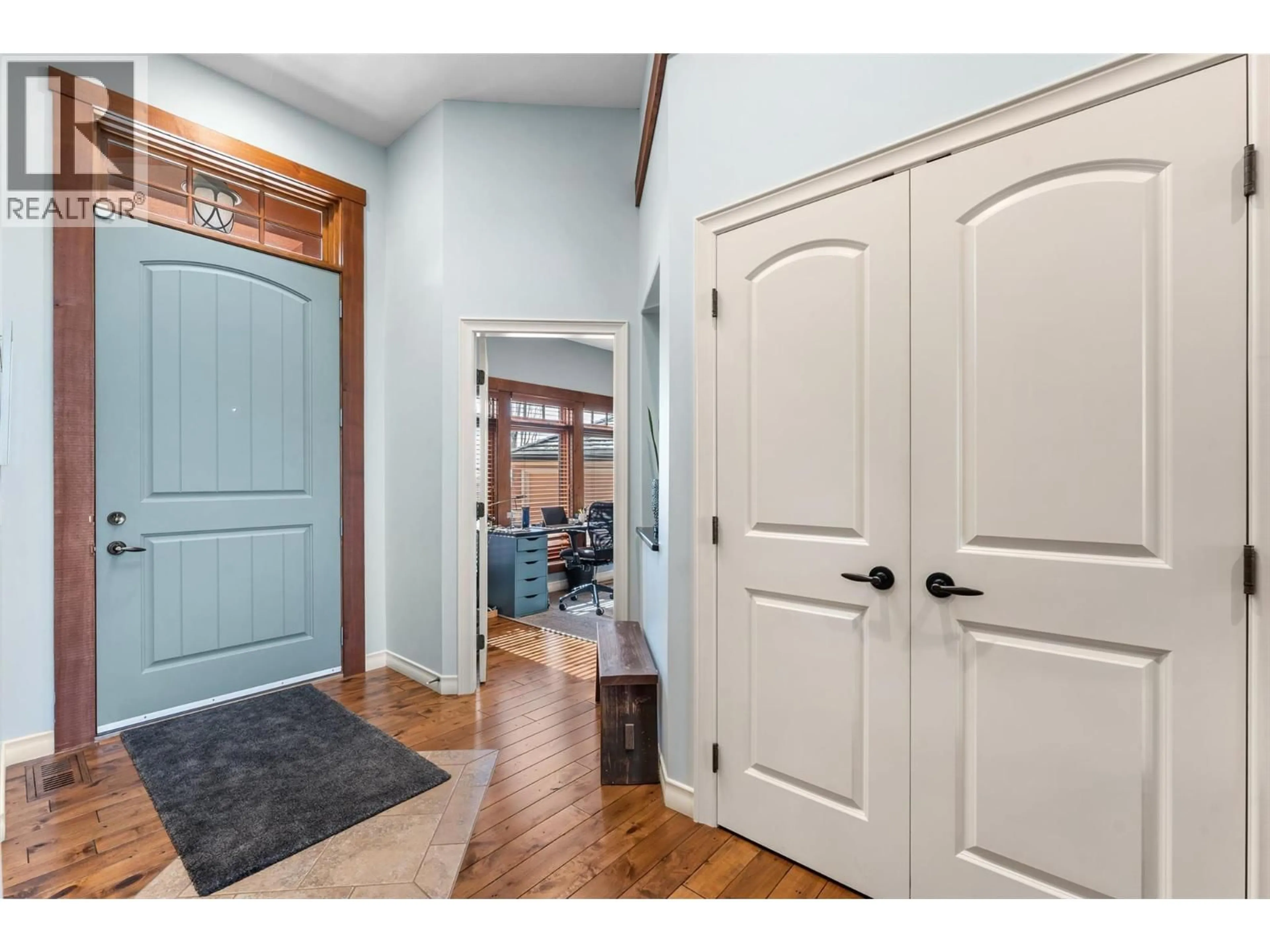 Indoor entryway for 108 - 1910 CAPISTRANO DRIVE, Kelowna British Columbia V1V2S5