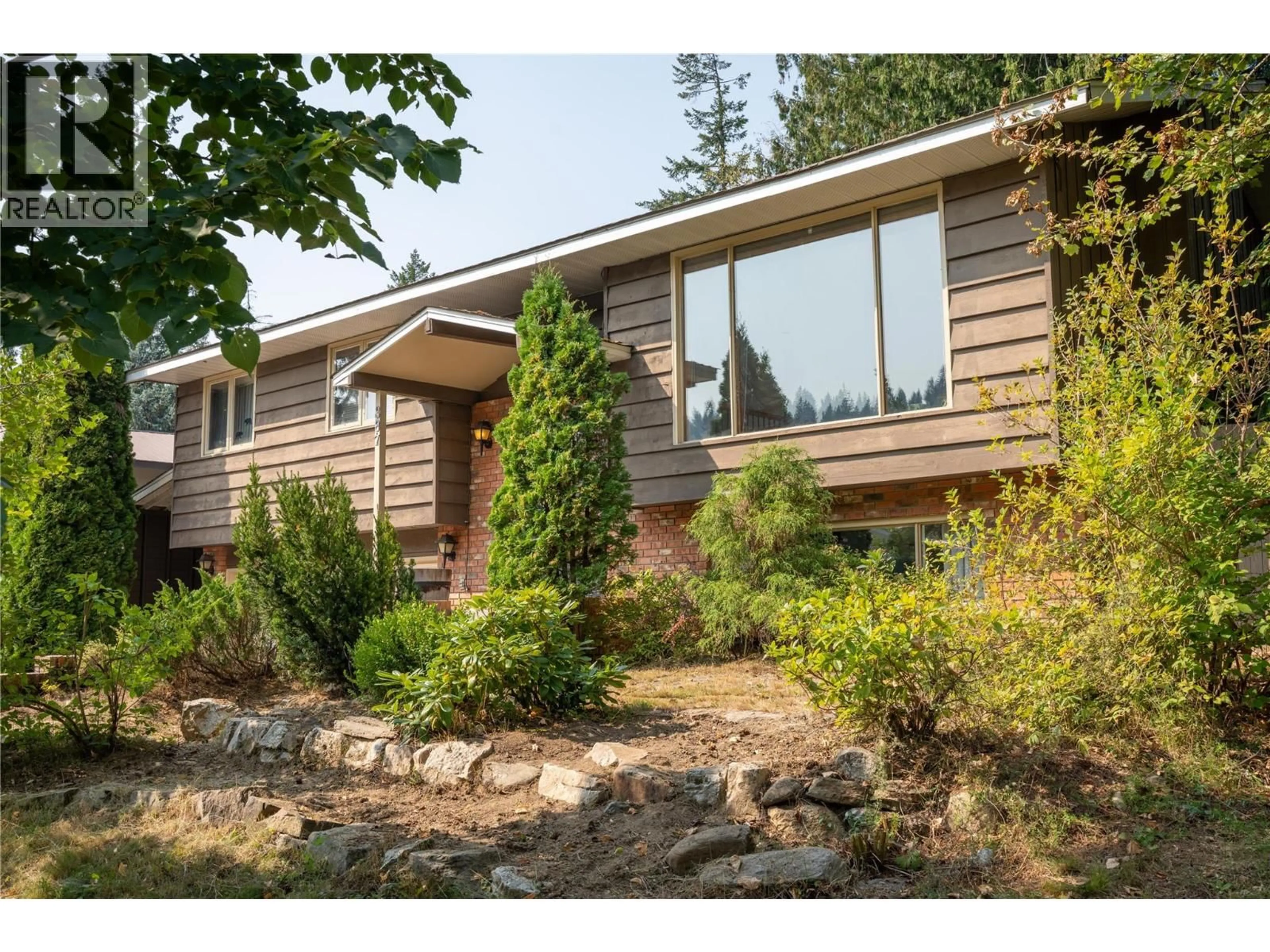Home with vinyl exterior material, street for 387 PEARKES DRIVE, Revelstoke British Columbia V0E2S0
