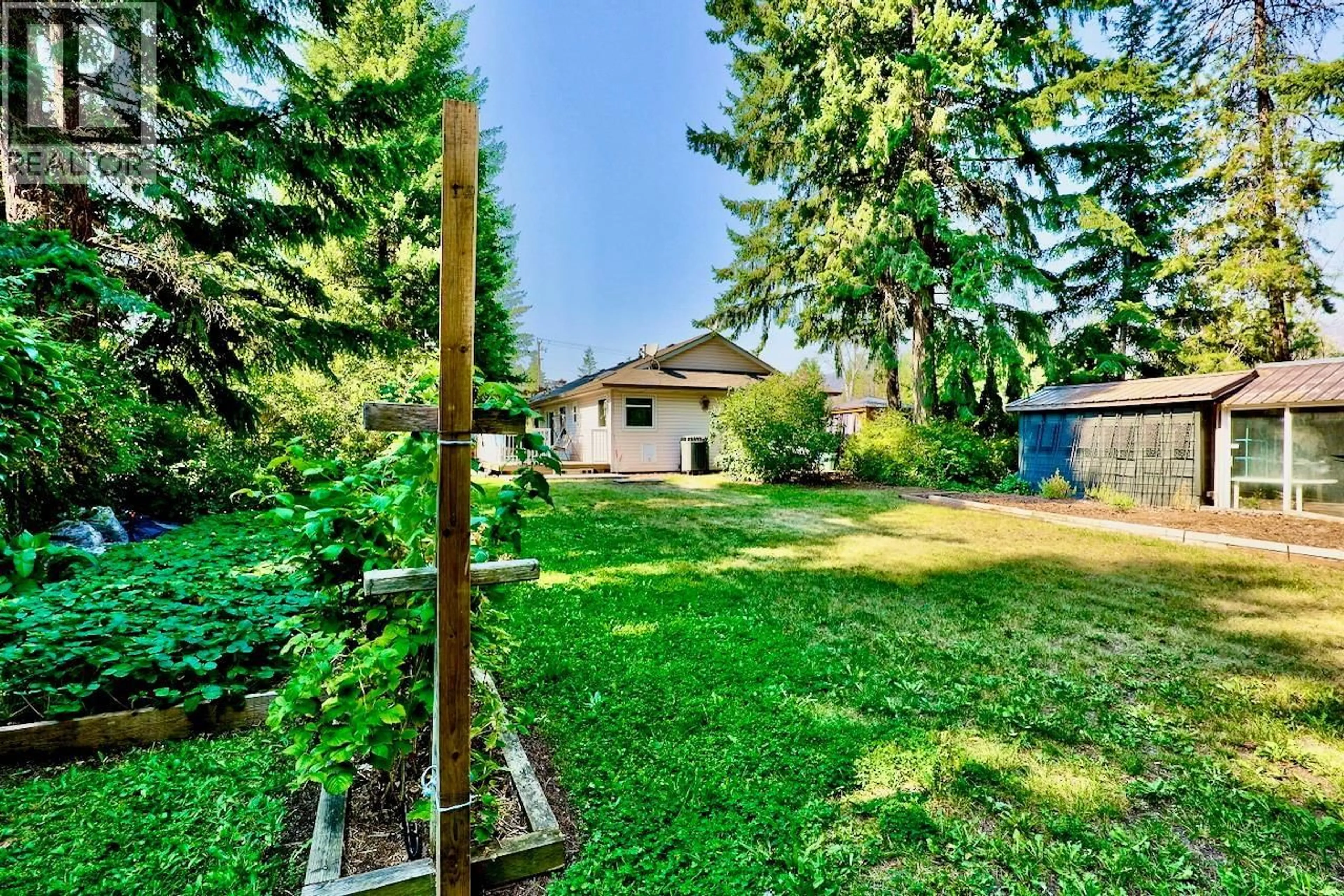 Patio, unknown for 1260 SCOTCH CREEK WHARF ROAD, Scotch Creek British Columbia V0E1M5
