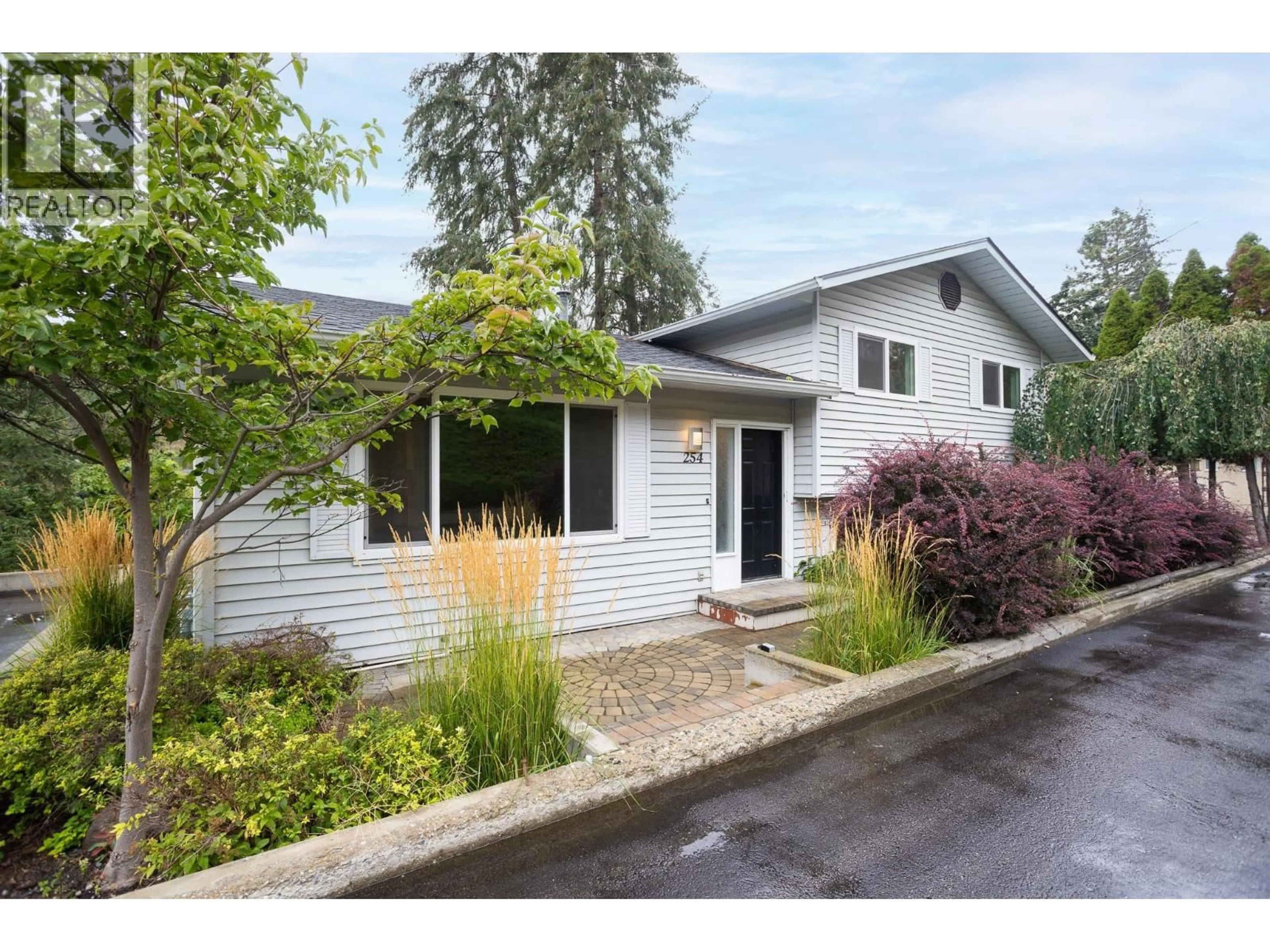 Home with vinyl exterior material, street for 254 TERRACE DRIVE, Kelowna British Columbia V1V1G2
