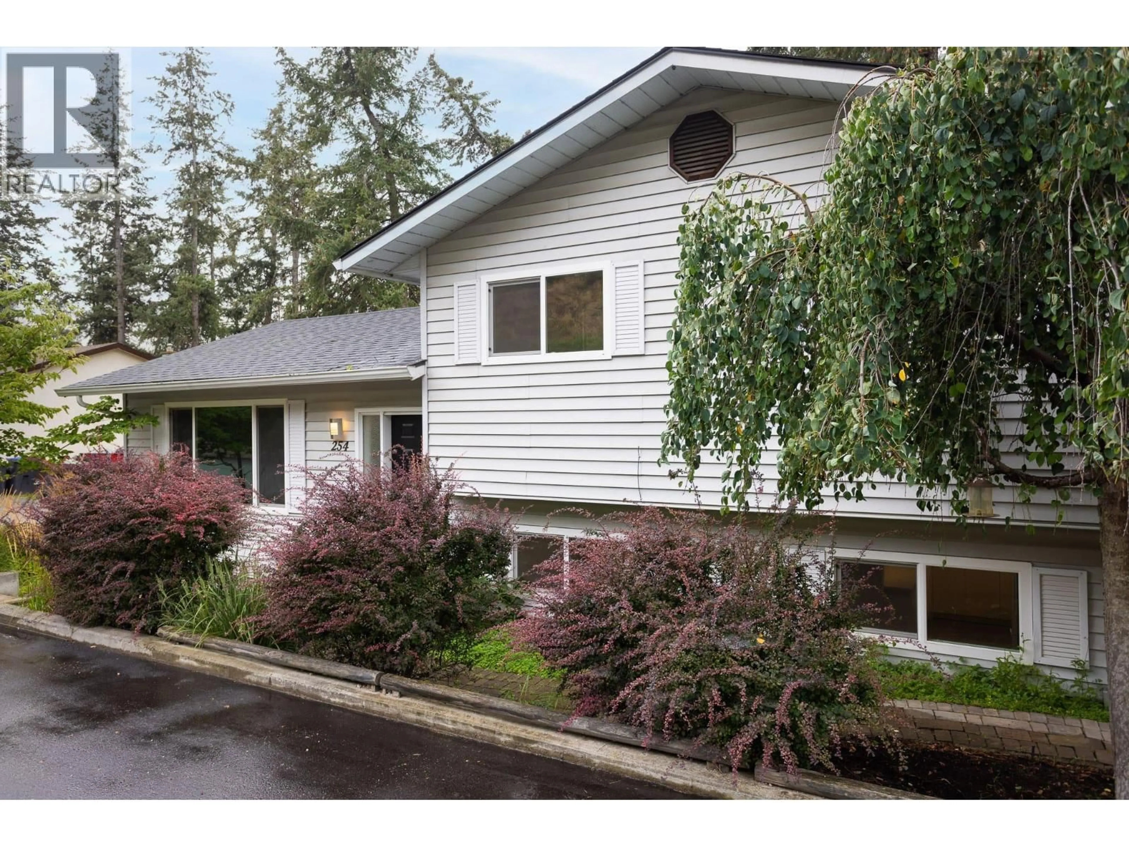 Home with vinyl exterior material, street for 254 TERRACE DRIVE, Kelowna British Columbia V1V1G2