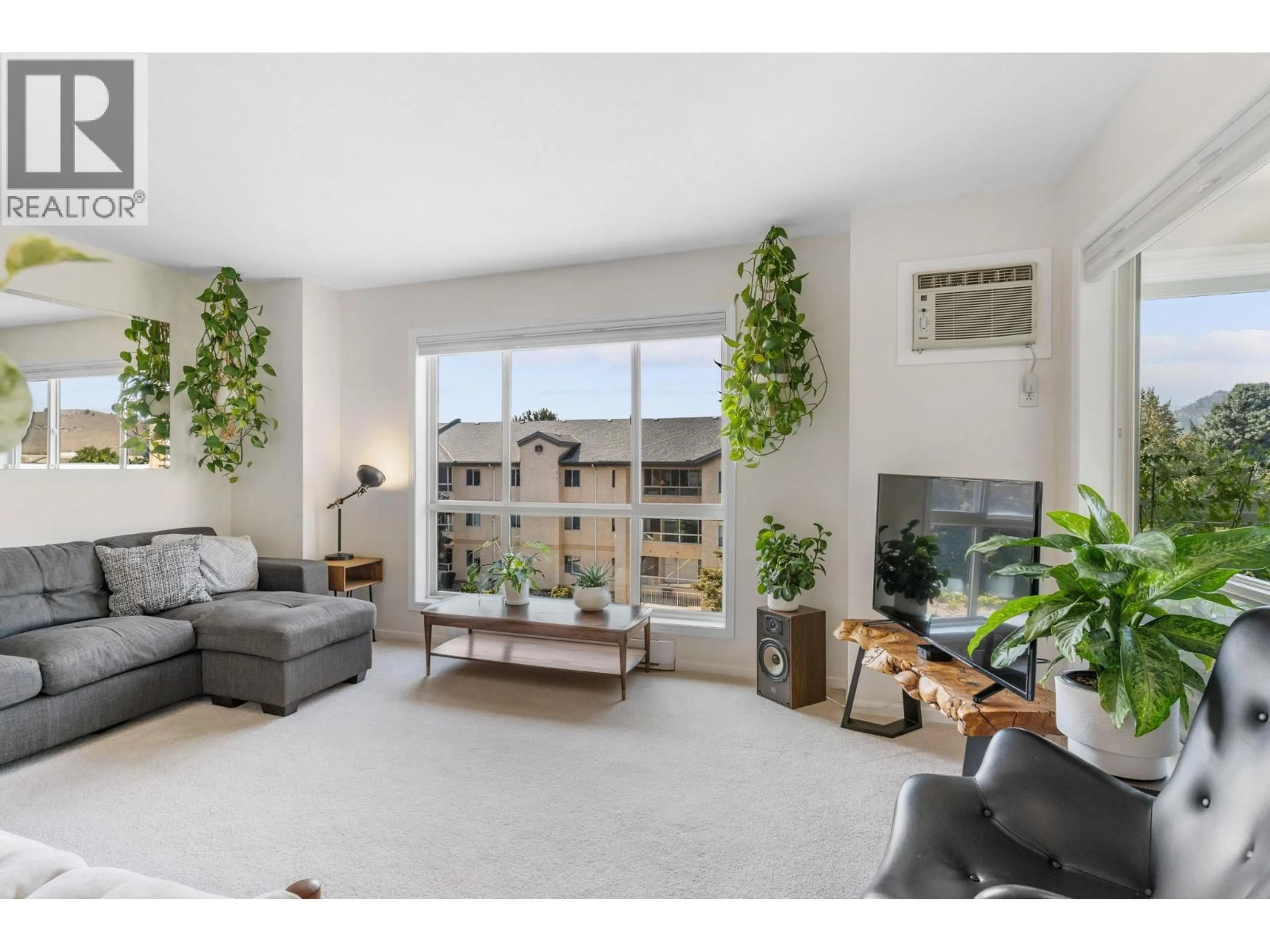 Living room with furniture, unknown for 303 - 709 HOUGHTON ROAD, Kelowna British Columbia V1X7J7