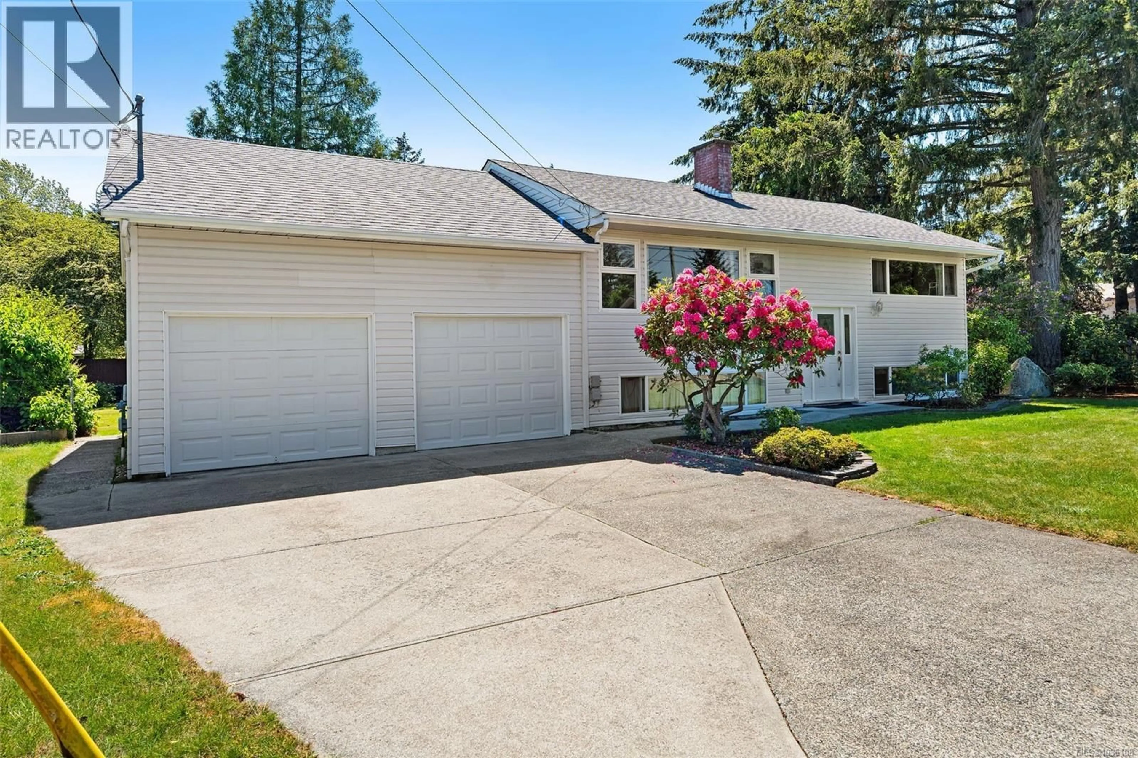 Home with vinyl exterior material, street for 1617 MOREY ROAD, Nanaimo British Columbia V9S1J6