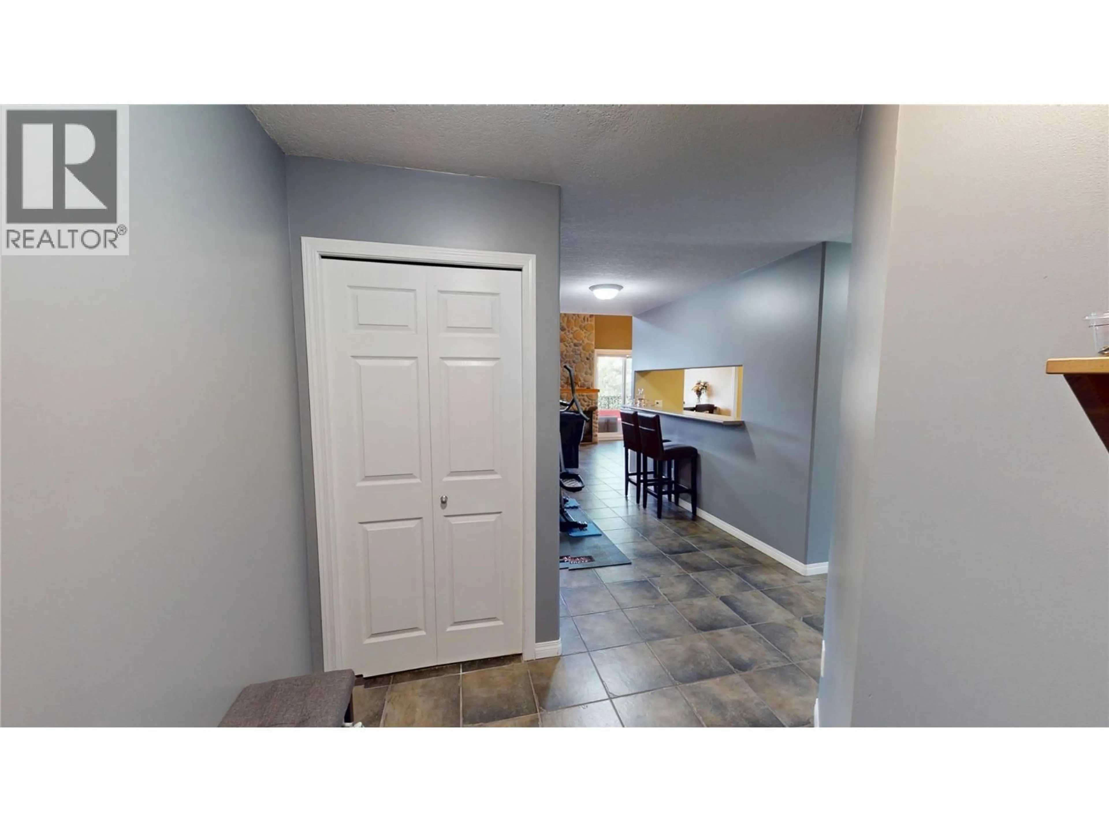 Indoor entryway for 316 - 4767 FORSTERS LANDING ROAD, Radium Hot Springs British Columbia V0A1M0