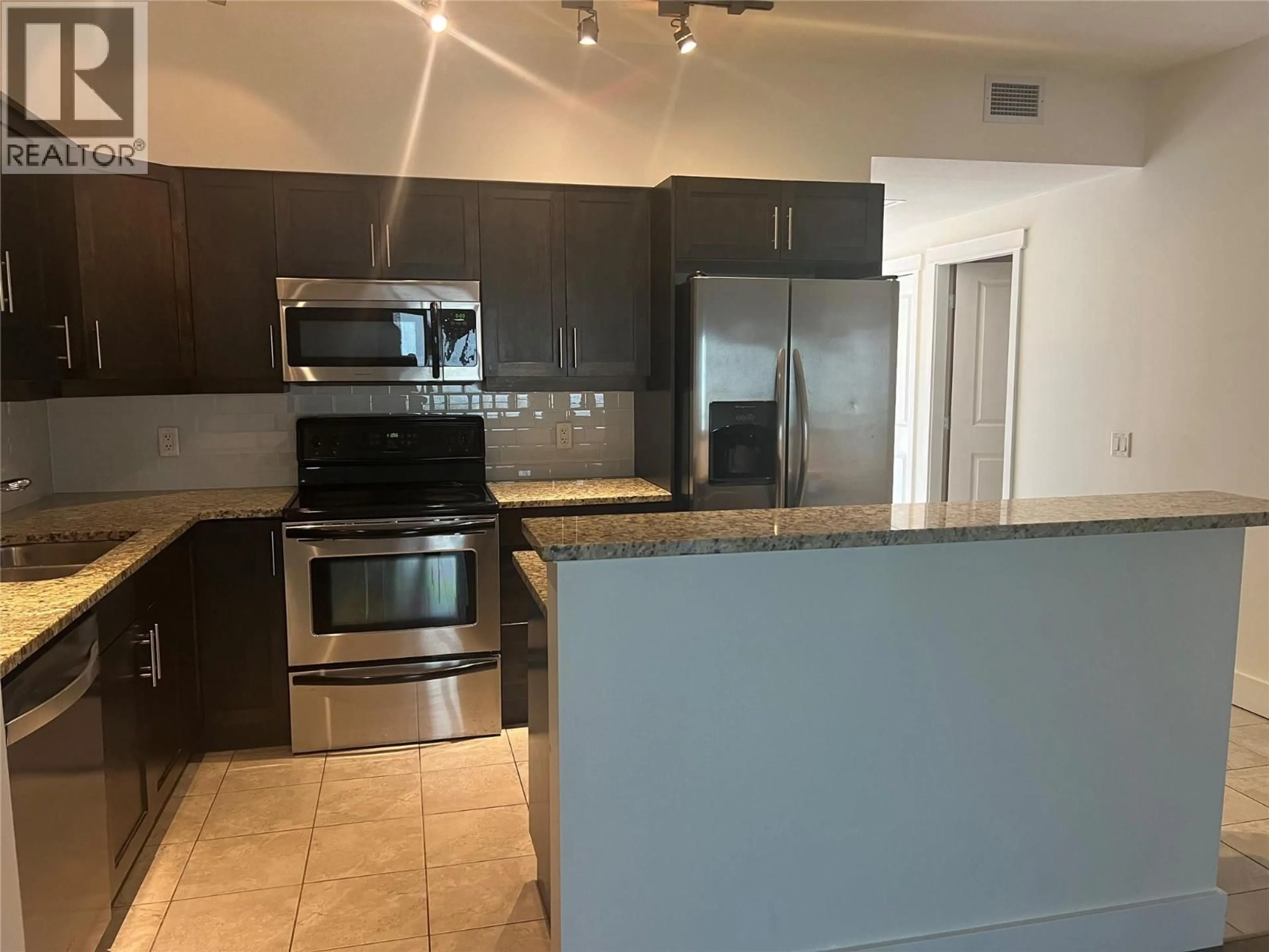 Standard kitchen, unknown for 106 - 5570 BROADWATER ROAD, Castlegar British Columbia V1N0A1