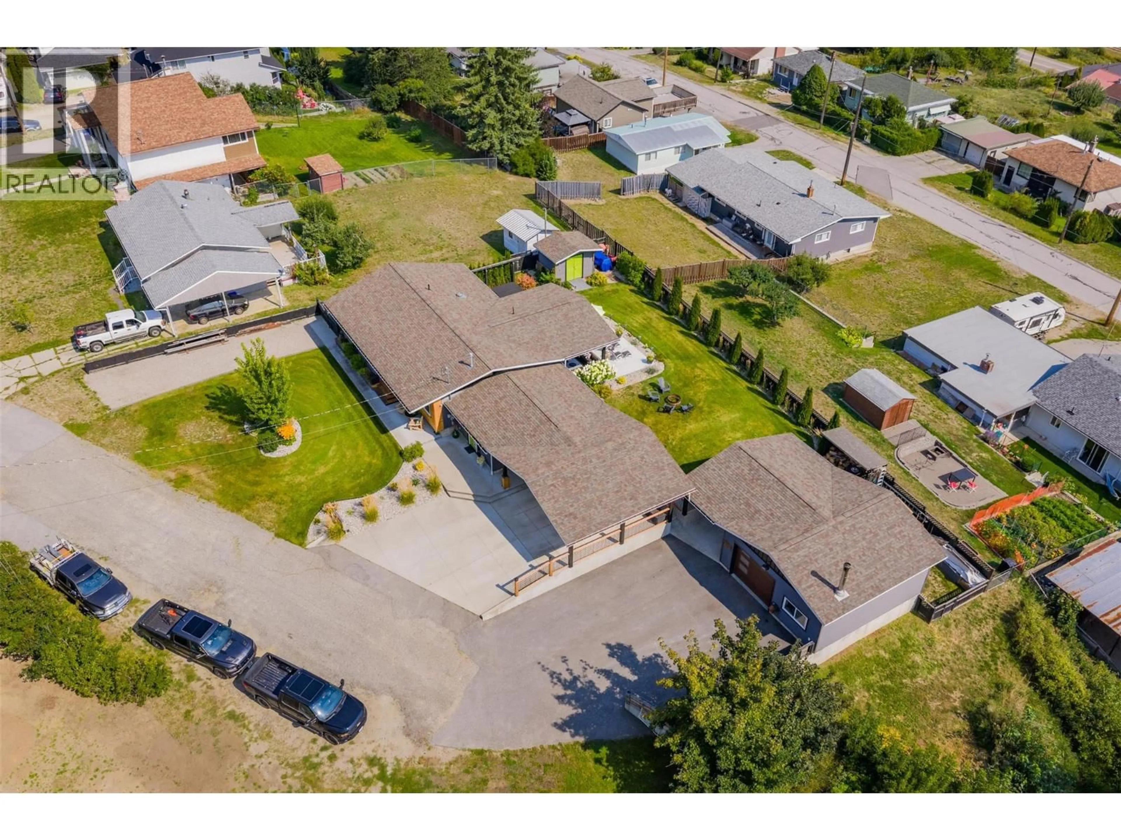 A pic from outside/outdoor area/front of a property/back of a property/a pic from drone, street for 20 SHORT STREET, Fruitvale British Columbia V0G1L0