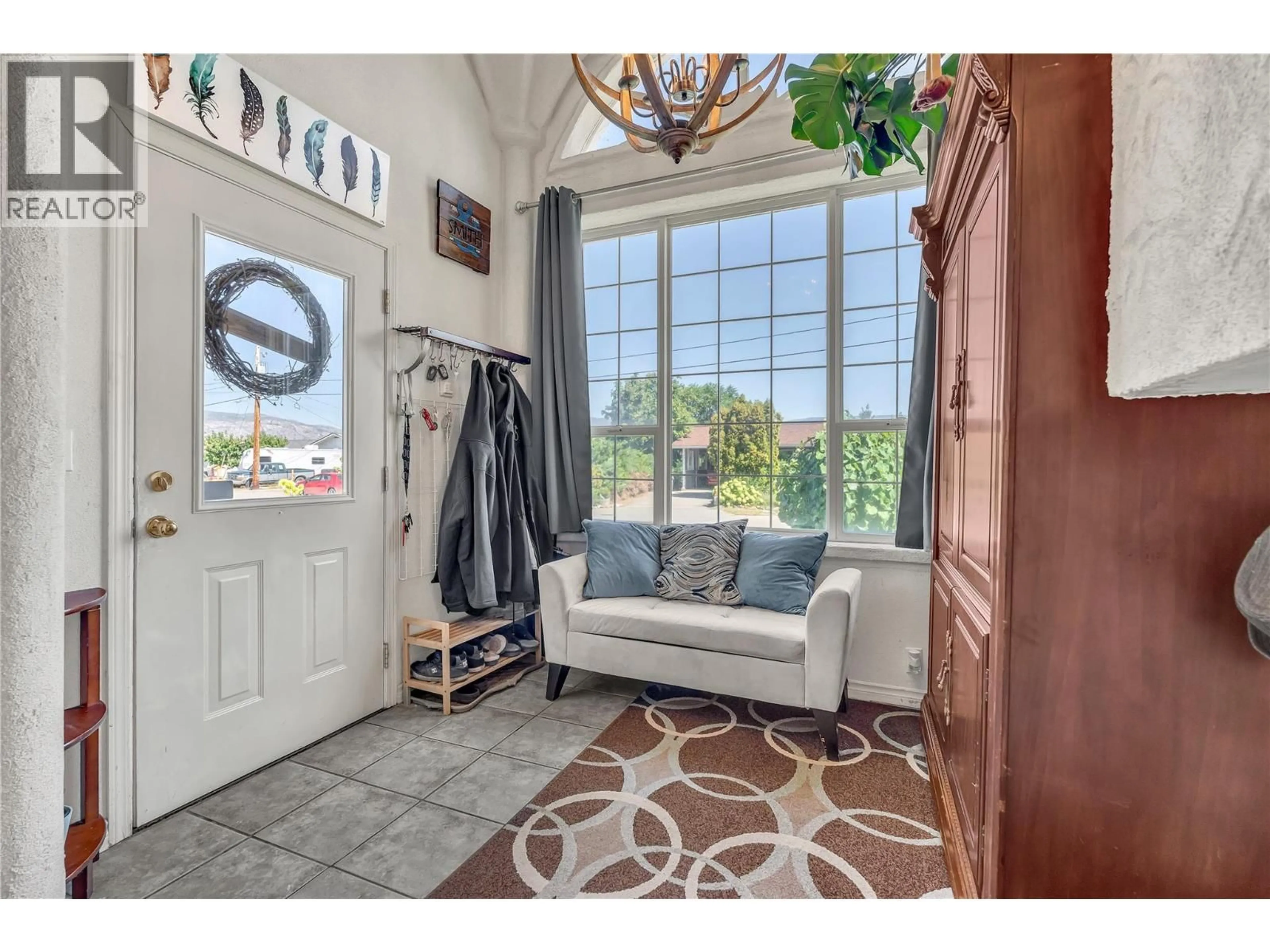 Indoor entryway for 13026 STEVEN AVENUE, Summerland British Columbia V0H1Z0
