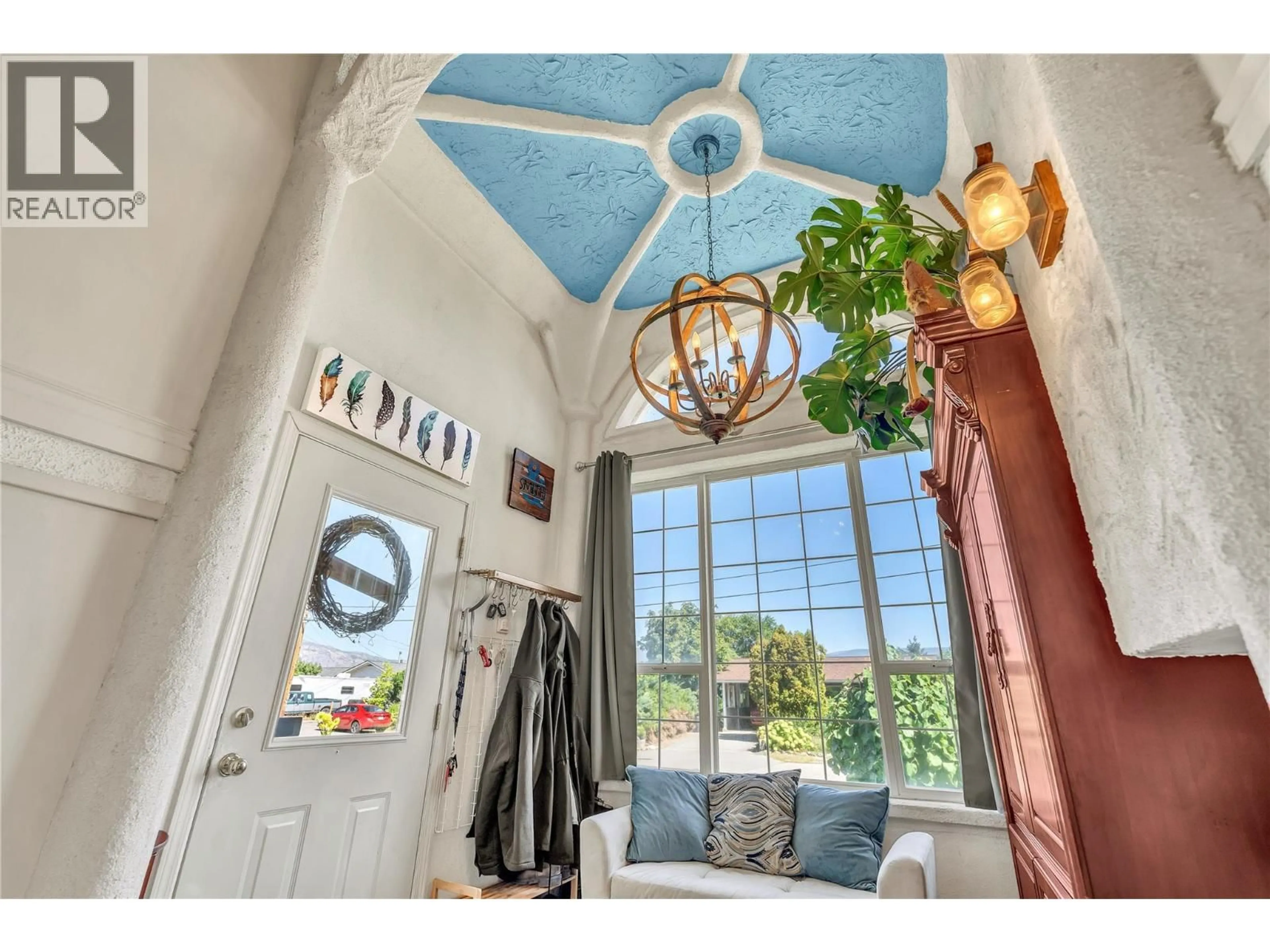 Indoor entryway for 13026 STEVEN AVENUE, Summerland British Columbia V0H1Z0