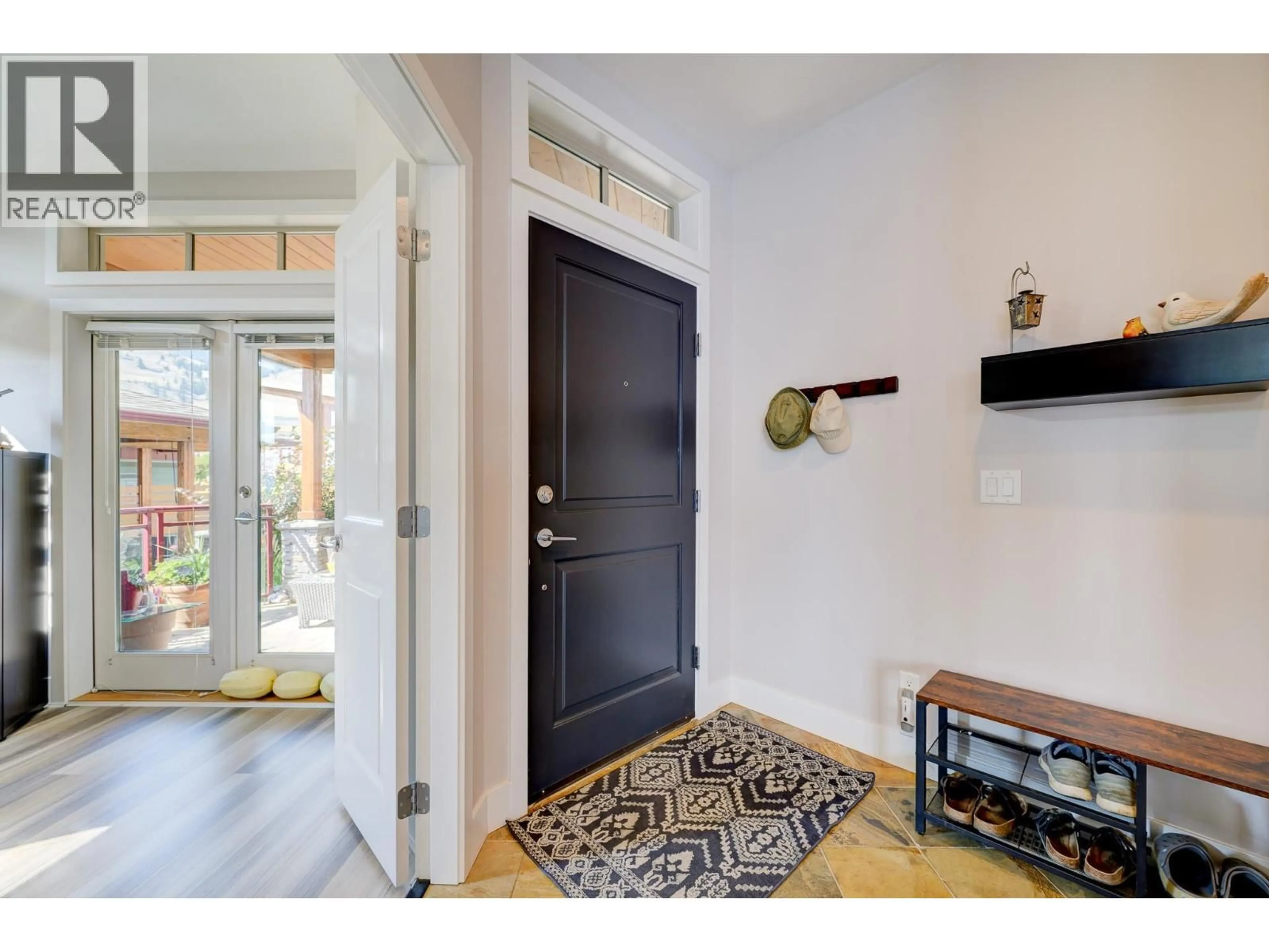 Indoor entryway for 44 - 175 HOLLOWAY DRIVE, Kamloops British Columbia V1S0B2