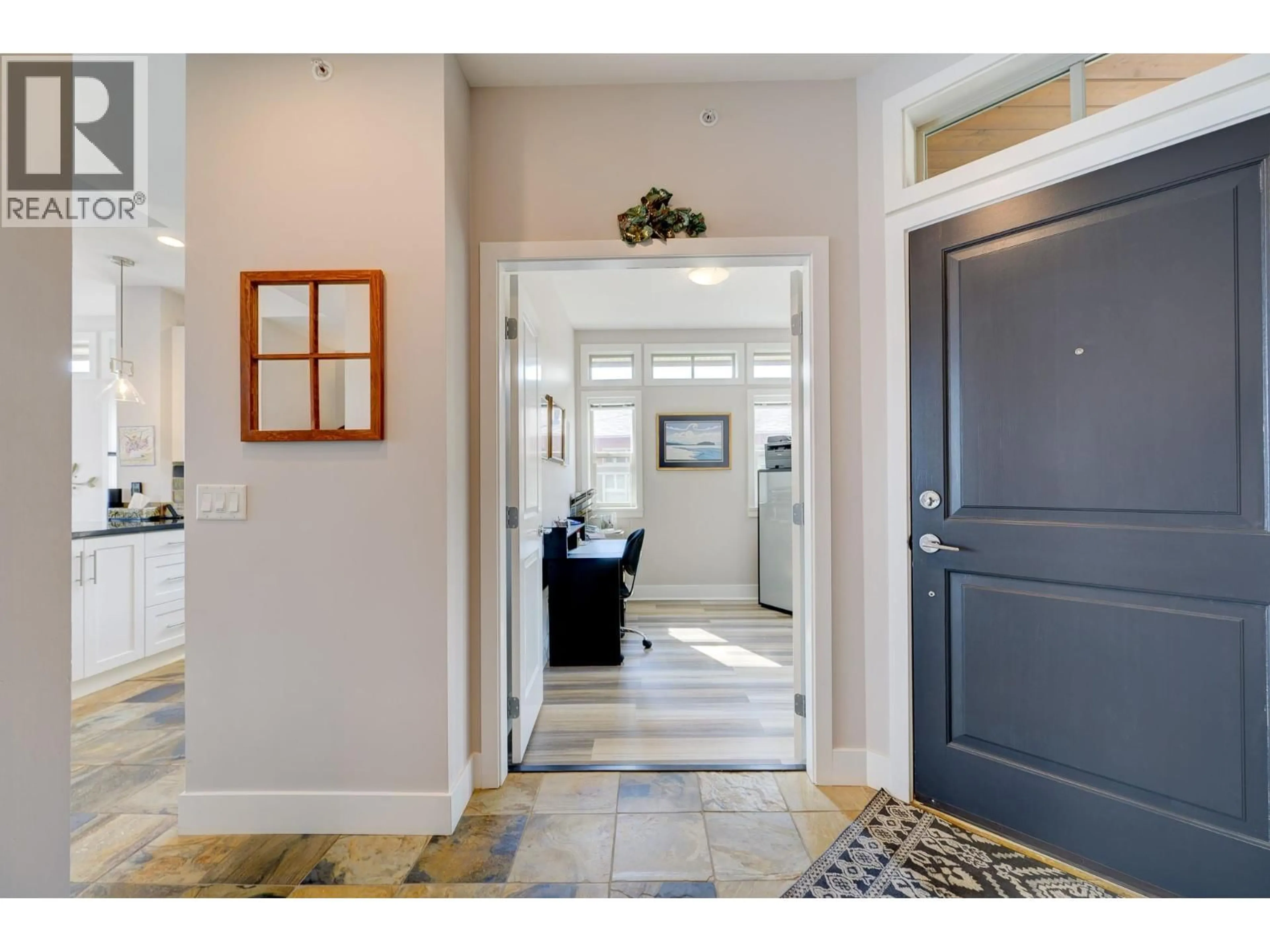 Indoor entryway for 44 - 175 HOLLOWAY DRIVE, Kamloops British Columbia V1S0B2