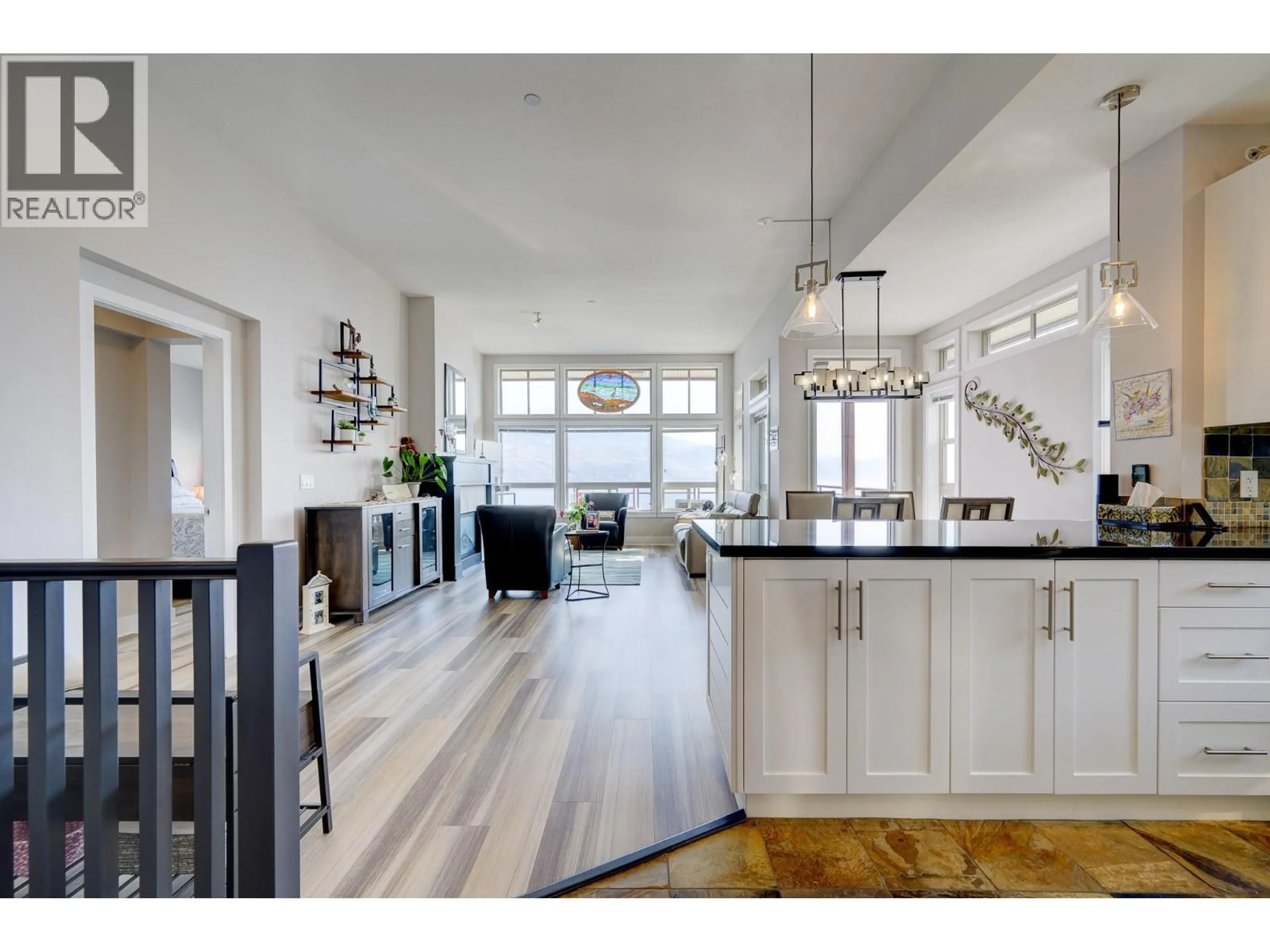Open concept kitchen, wood/laminate floor for 44 - 175 HOLLOWAY DRIVE, Kamloops British Columbia V1S0B2